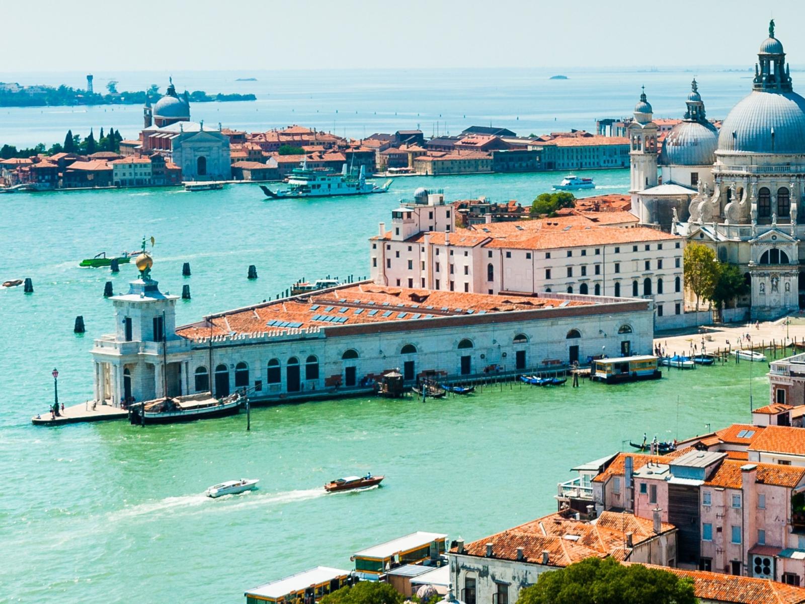 Arriva a Venezia la tassa per le mini-navi di lusso