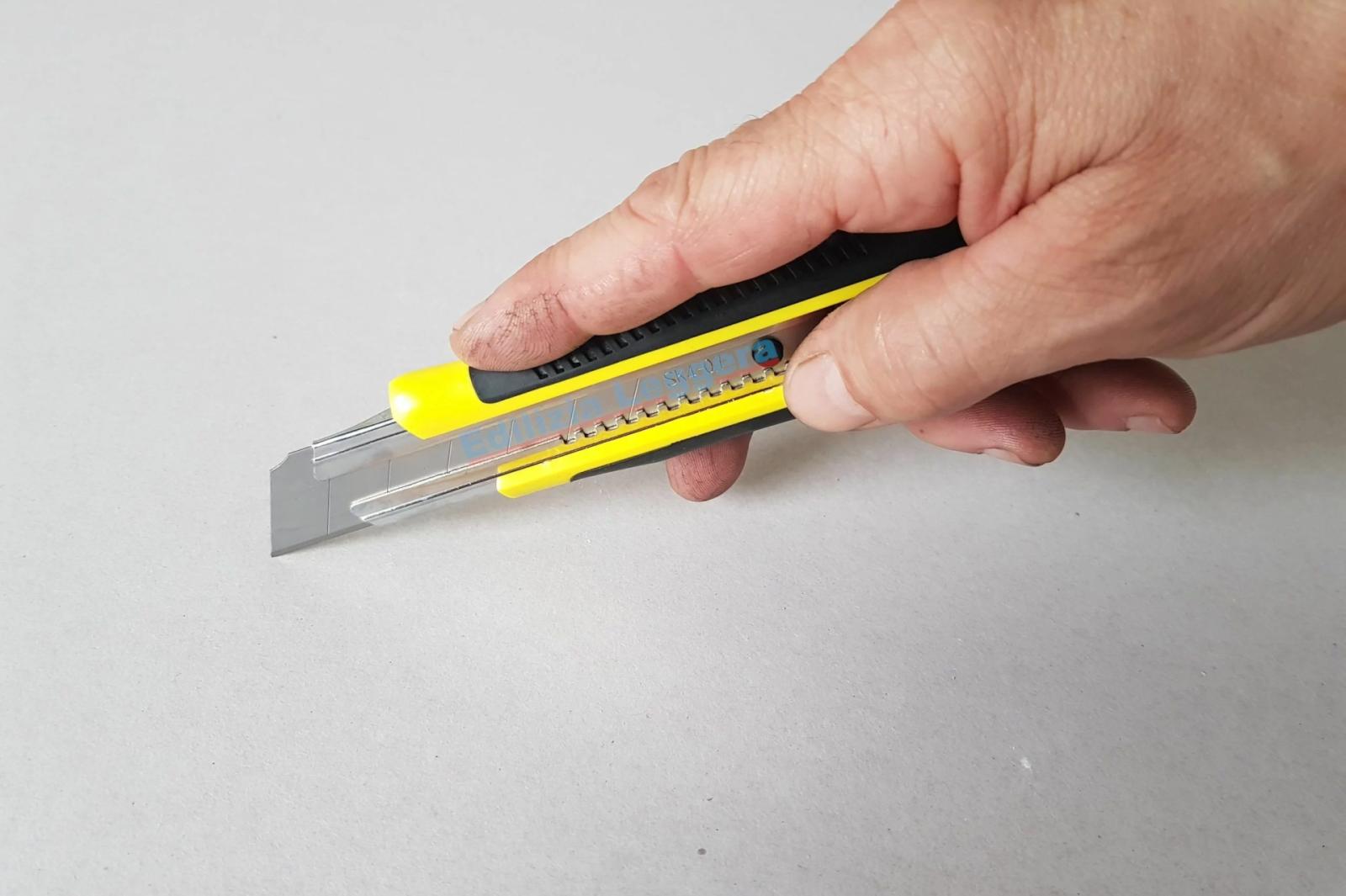 Lama di Taglierino nel Pane della Mensa Scolastica: Un Caso che Sconvolge Campo San Martino