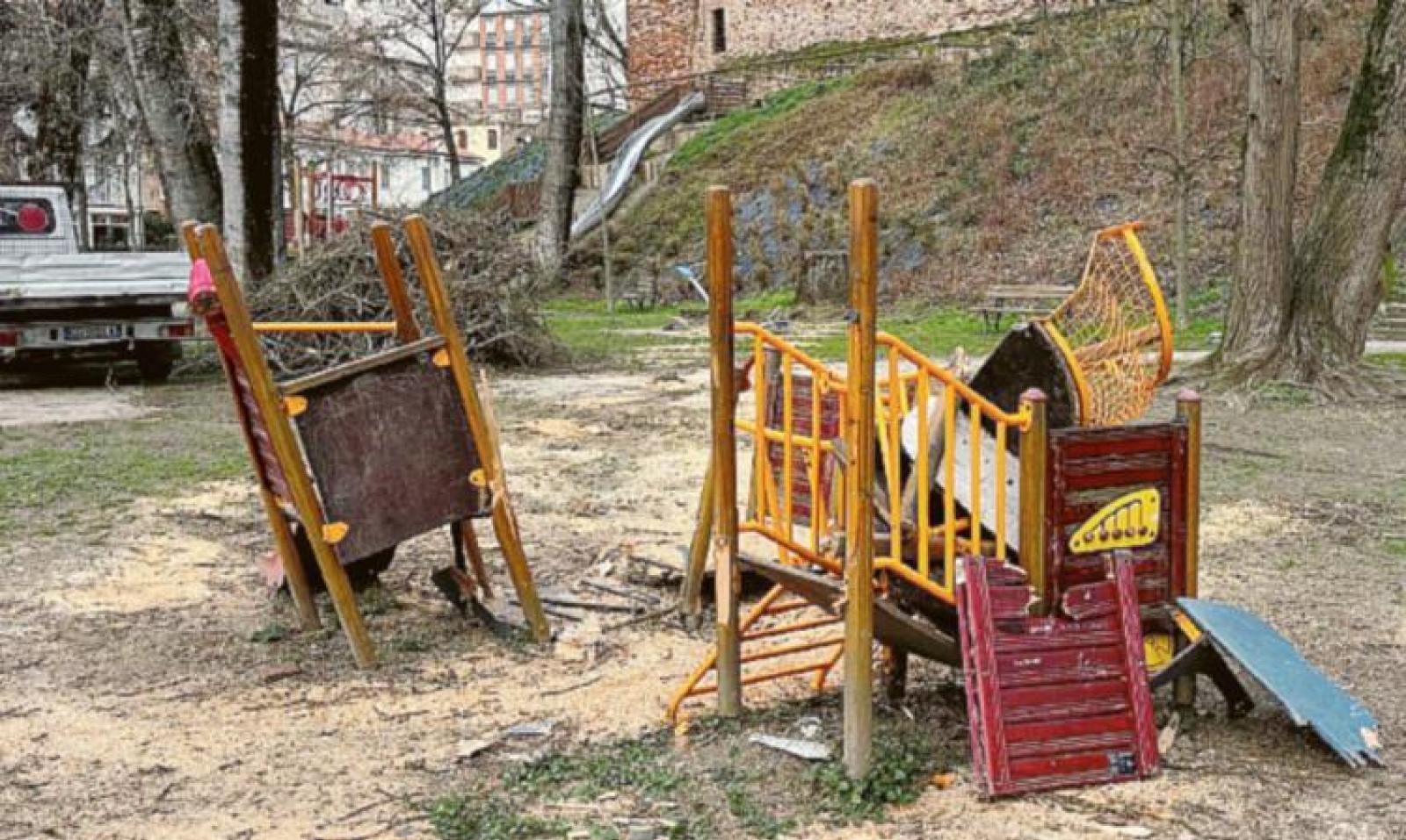 Giardini, si controllano gli alberi