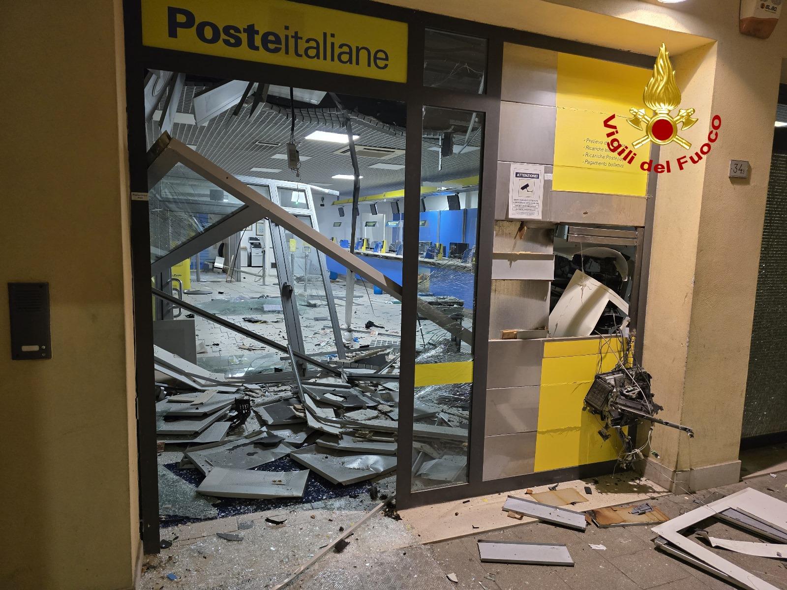 Assalto Notturno al Postamat di Mogliano Veneto: Banditi in Fuga con il Bottino