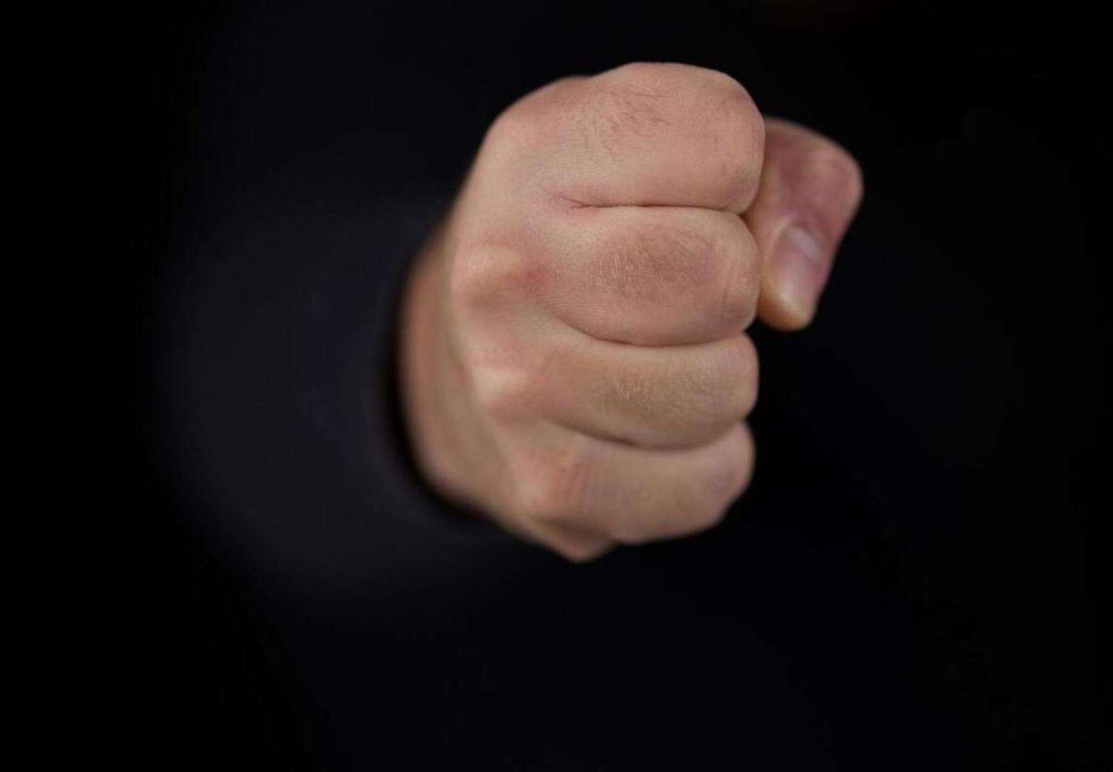 Giovane Aggressore a Vittorio Veneto: Dramma Familiare e Misure Restrittive 