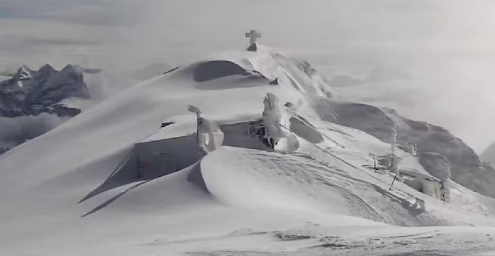 La Marmolada si veste di bianco: un paesaggio incantato tra neve e vento