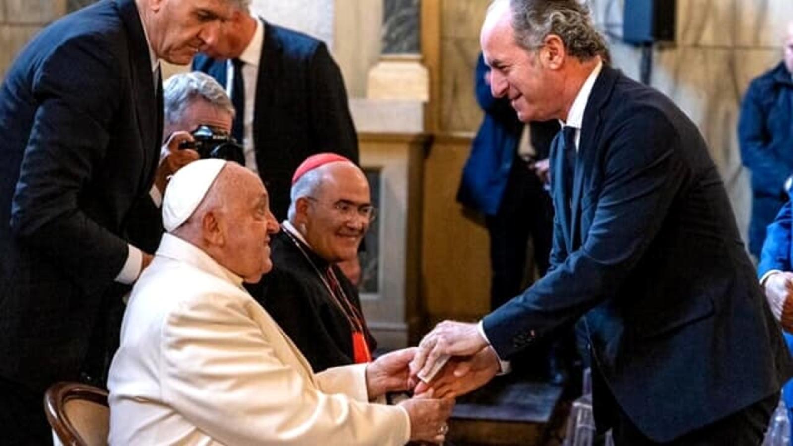 Zaia saluta papa Francesco: "Lascia un'eredit&agrave; a noi amministratori"