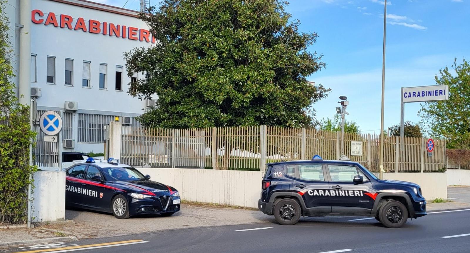 Travolge un pedone e scappa