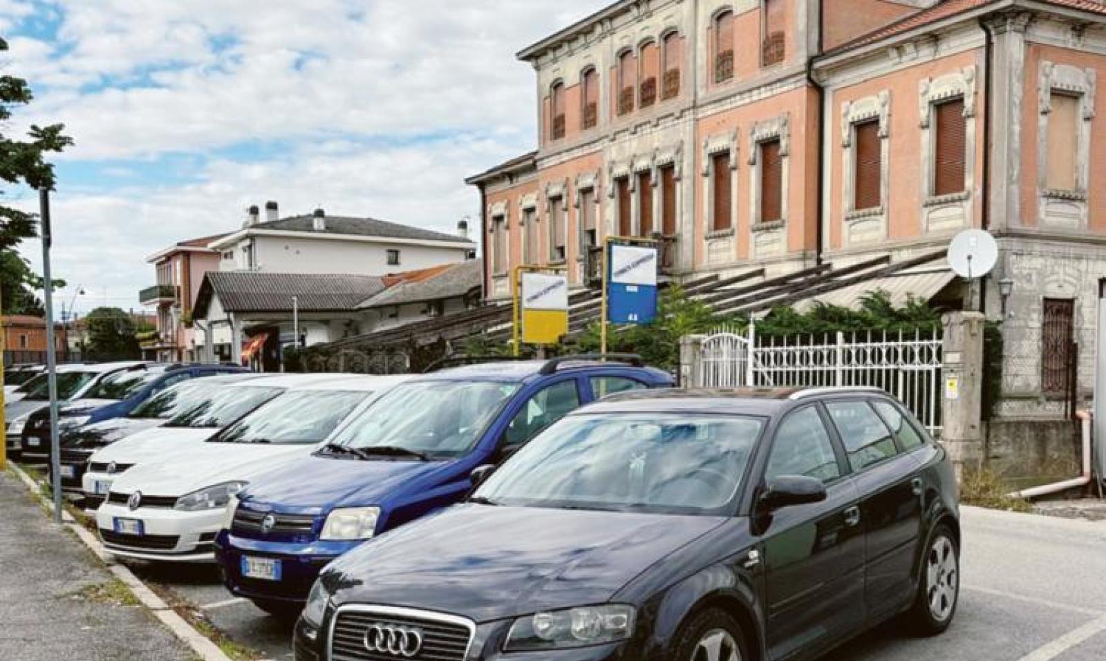 Raffica di multe e auto rimosse