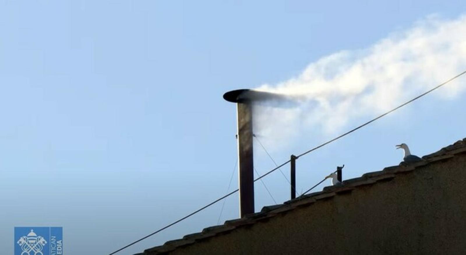 Fumata bianca, eletto il Papa