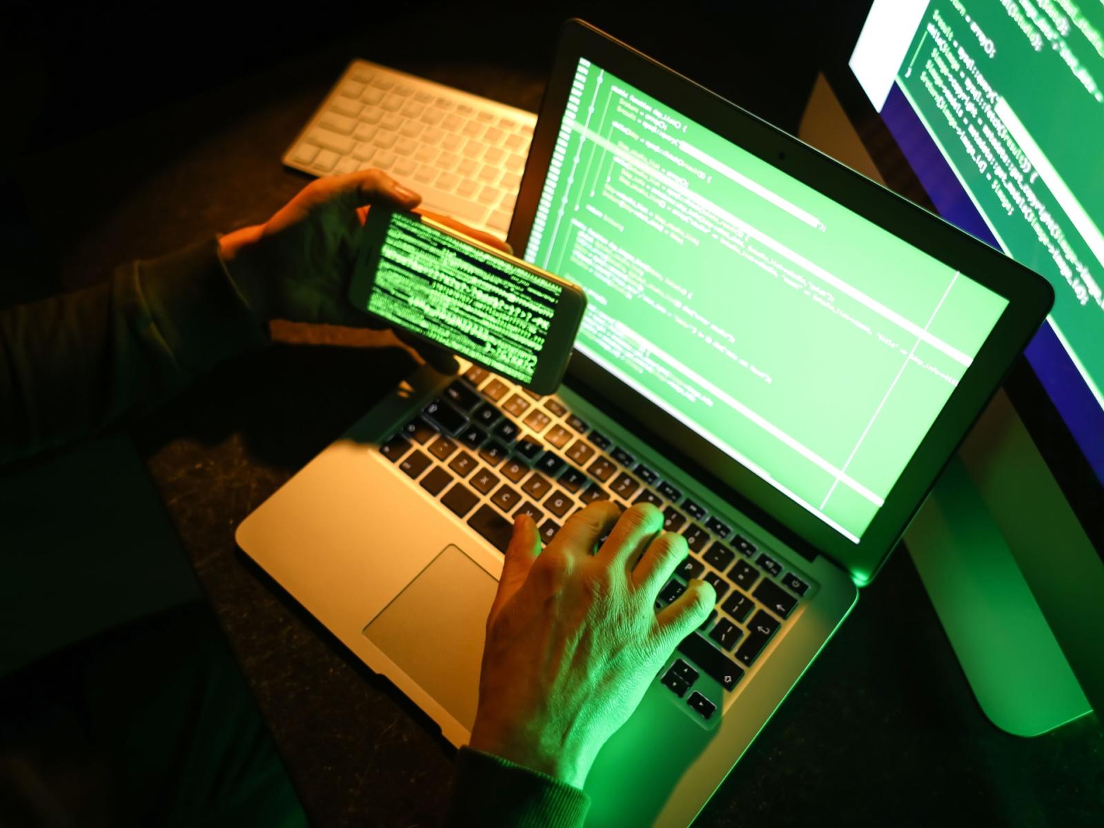 Smartphone sotto attacco: come difendersi dalle truffe digitali