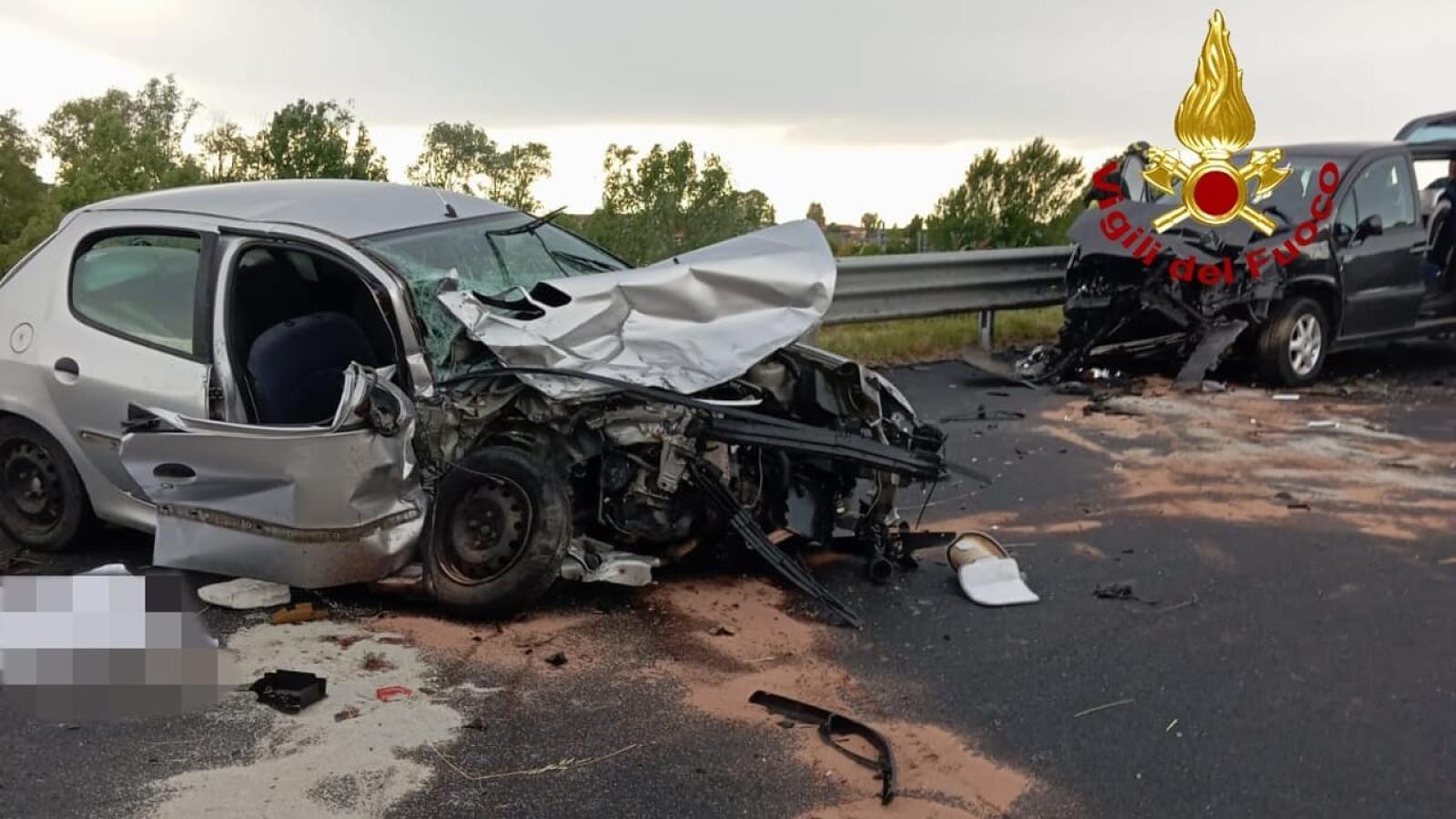 Tragedia sulla tangenziale di Portogruaro: scontro frontale fatale tra due auto