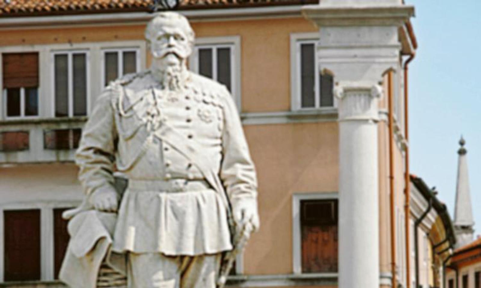 Stop alla pulizia di re Vittorio