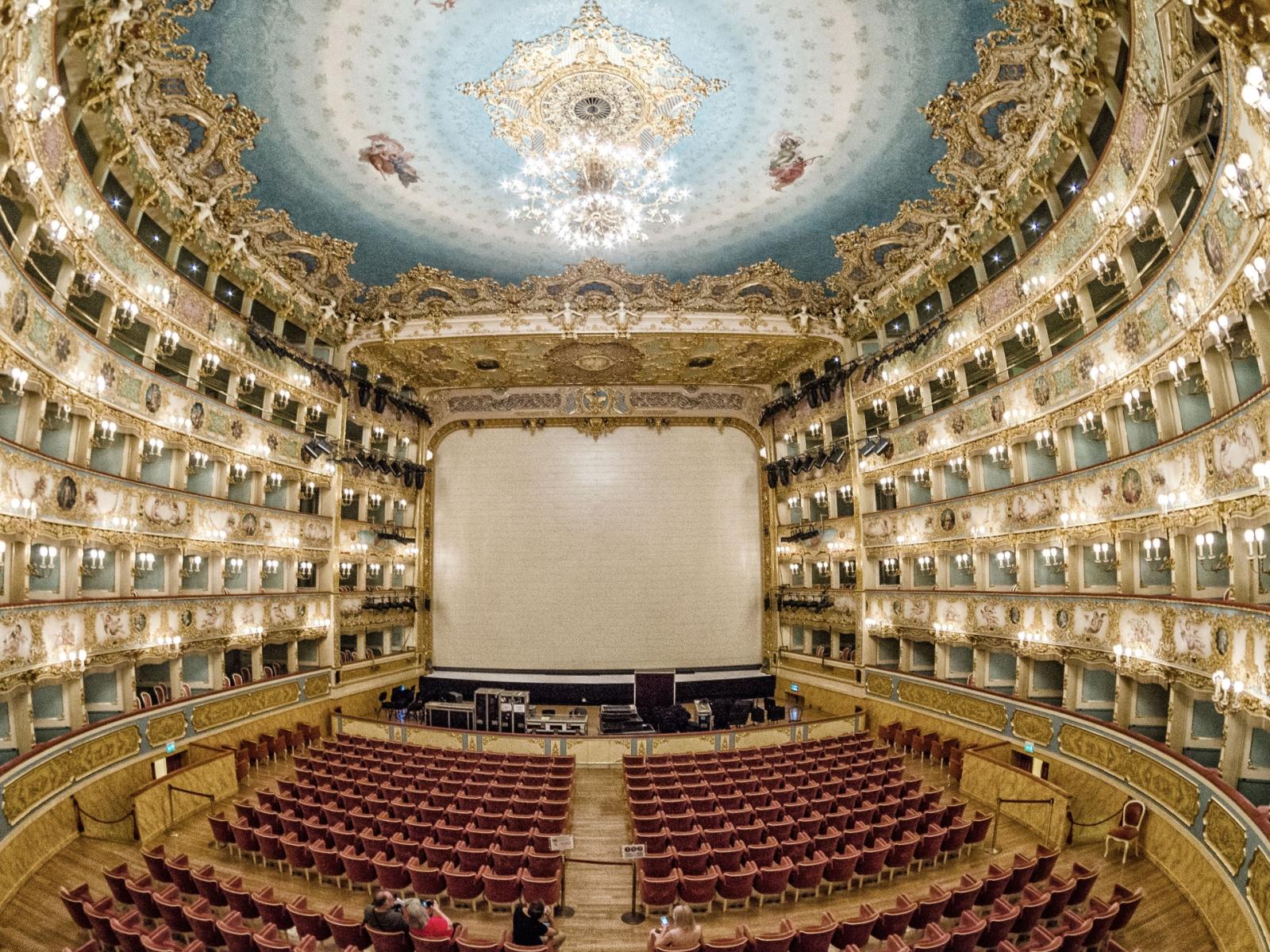La Fenice di Venezia: un inno all'unit&agrave; nazionale tra musica e tradizione