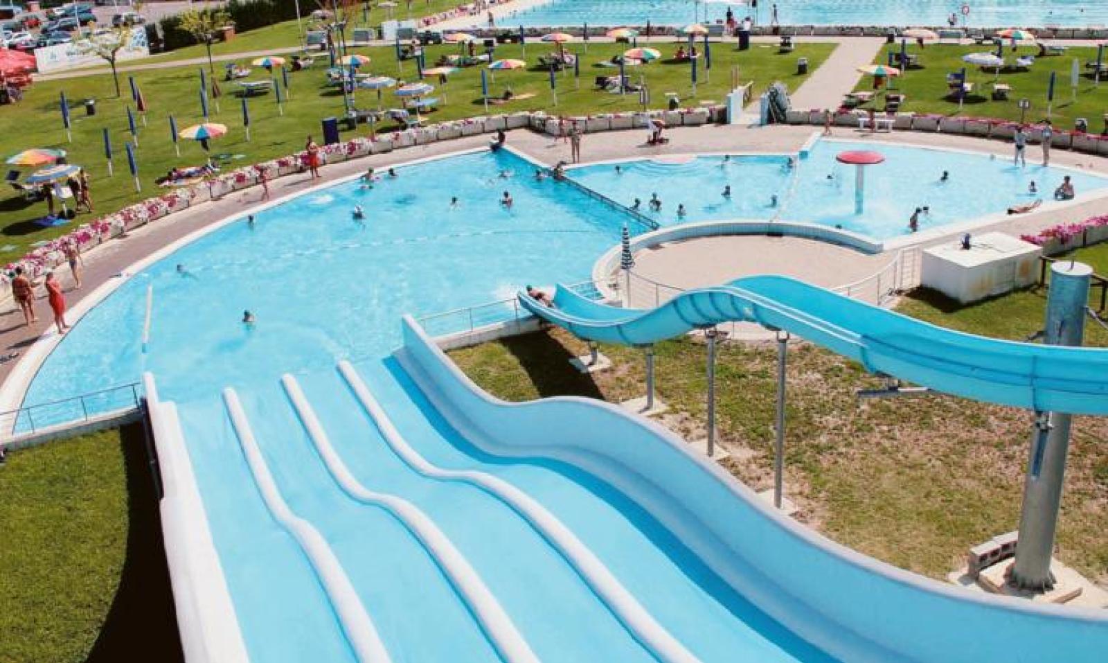 Piscina all&rsquo;aperto: si riparte