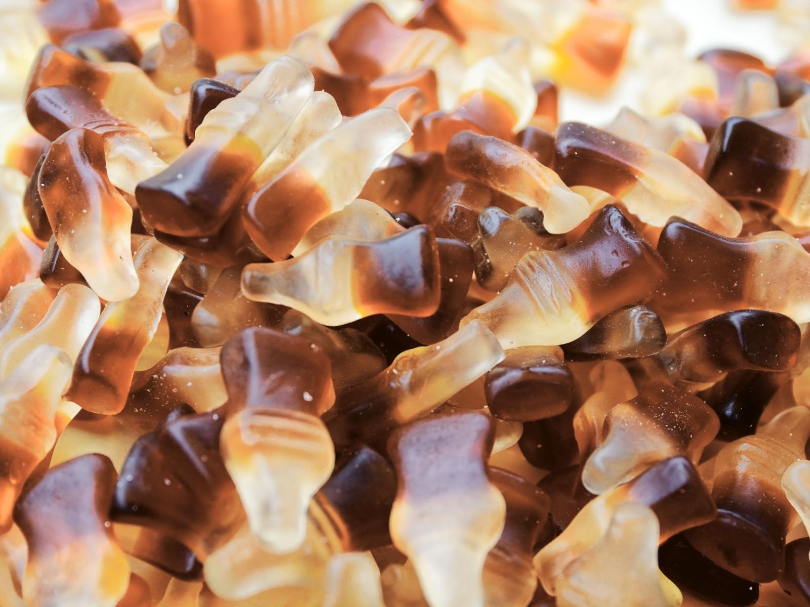 Haribo ritira le caramelle nei Paesi Bassi: contaminazione da cannabis nelle Happy Cola Fizz