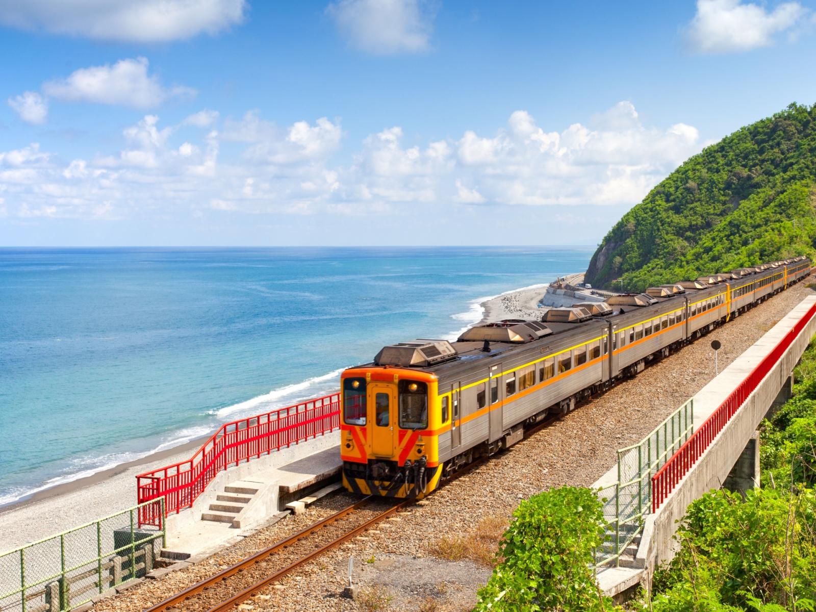 L'estate dei pendolari: un'odissea verso il mare ligure