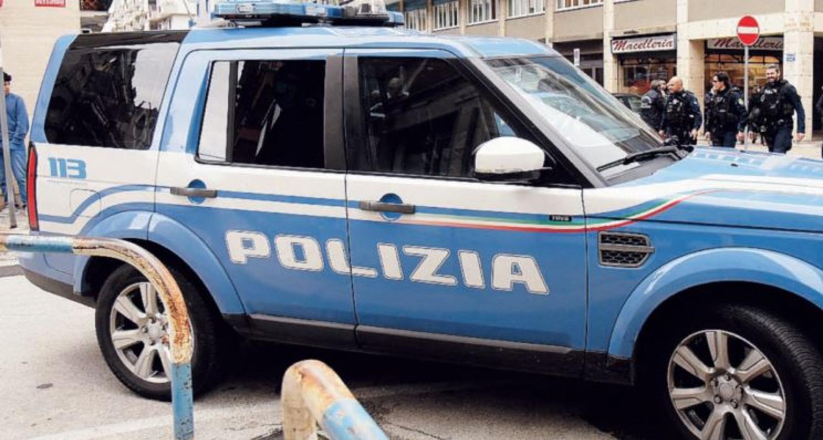 Tunisino irregolare minaccia di morte a mamma e beb&egrave; al parco giochi