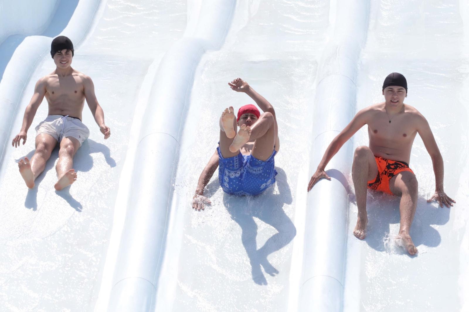 La citt&agrave; riabbraccia la sua piscina