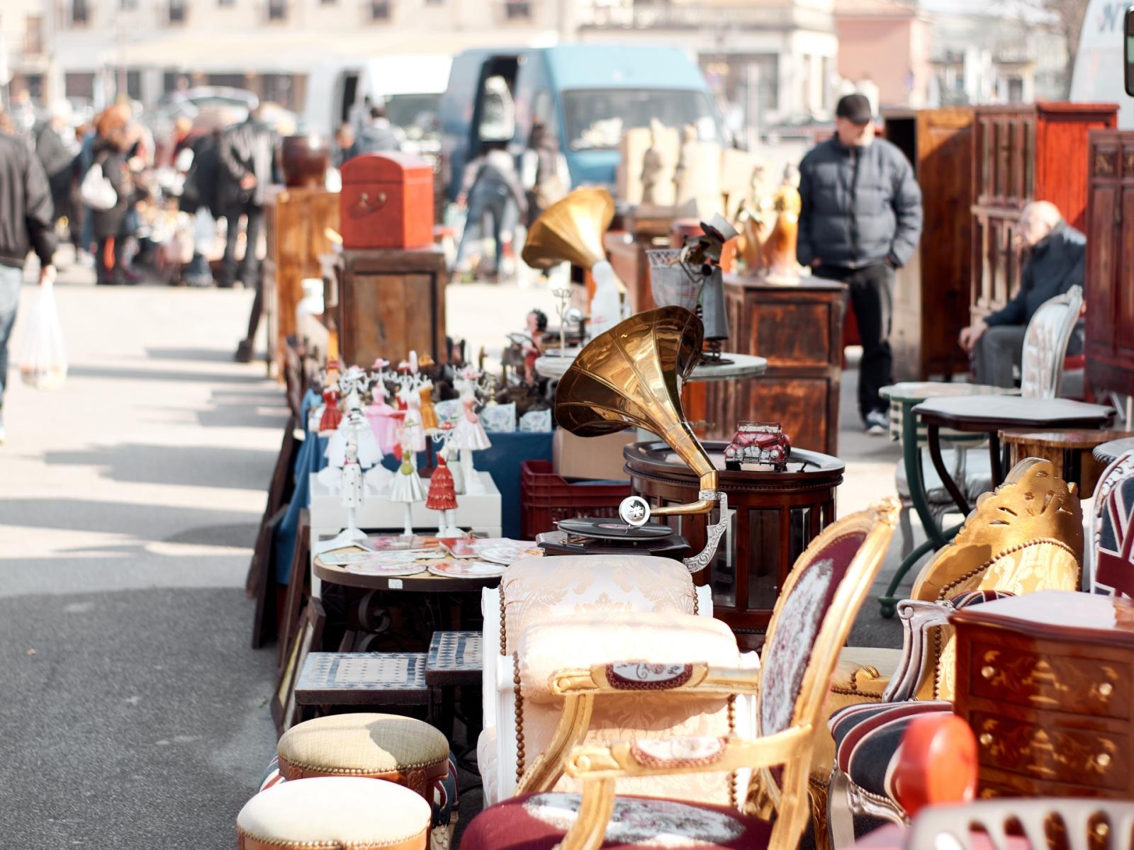 Alla scoperta dei mercatini dell'antiquariato in Veneto: un viaggio tra storia e curiosit&agrave;