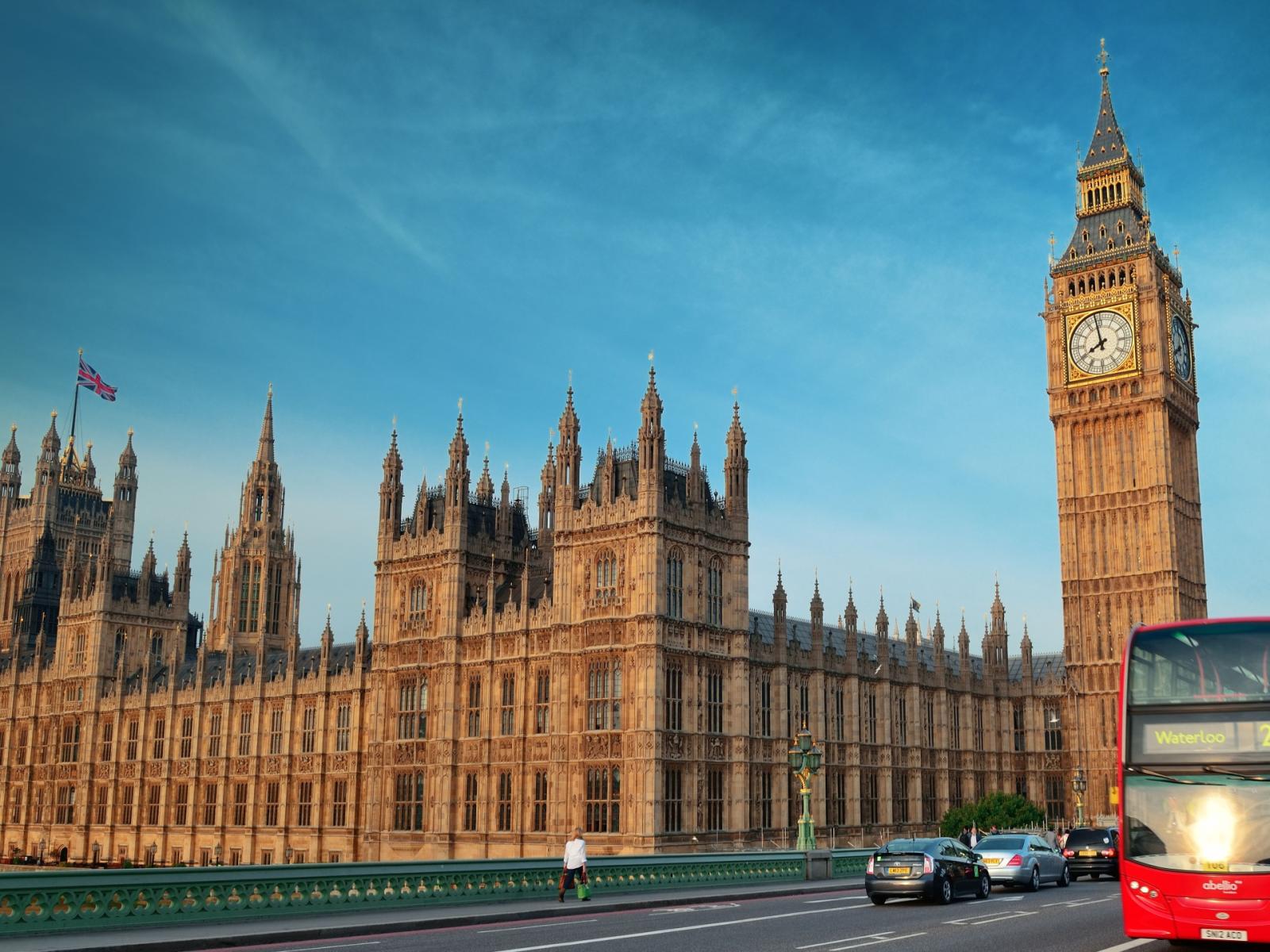 La grande fuga verso il Regno Unito: cittadini americani in cerca di una nuova patria