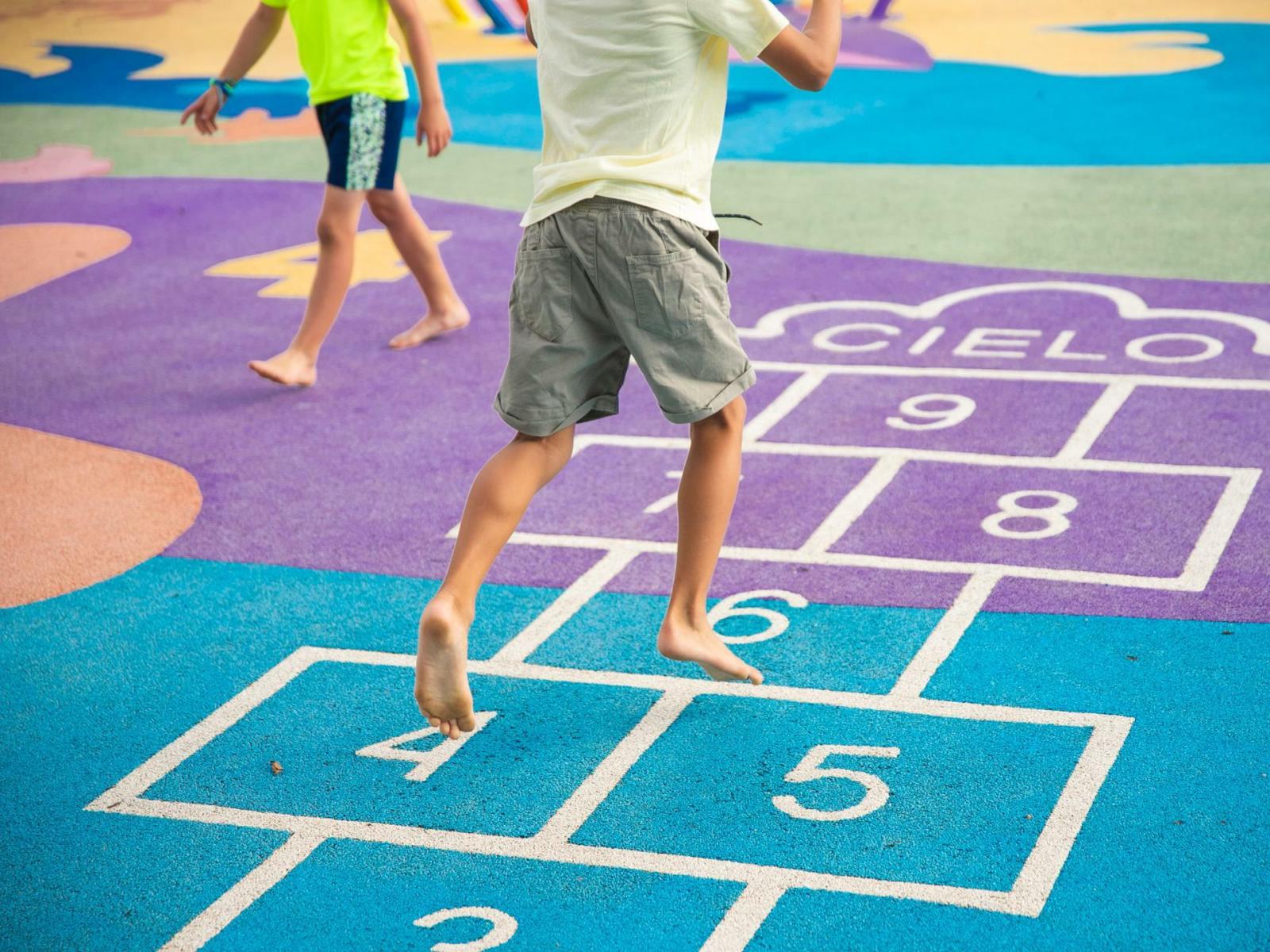 Centri estivi: rincari e bonus, come affrontare l'estate con i figli