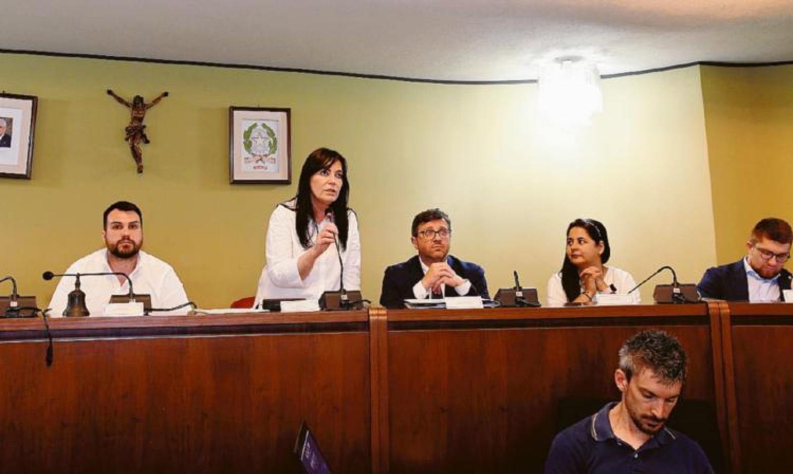 Variazione da 2 milioni, s&igrave; unanime