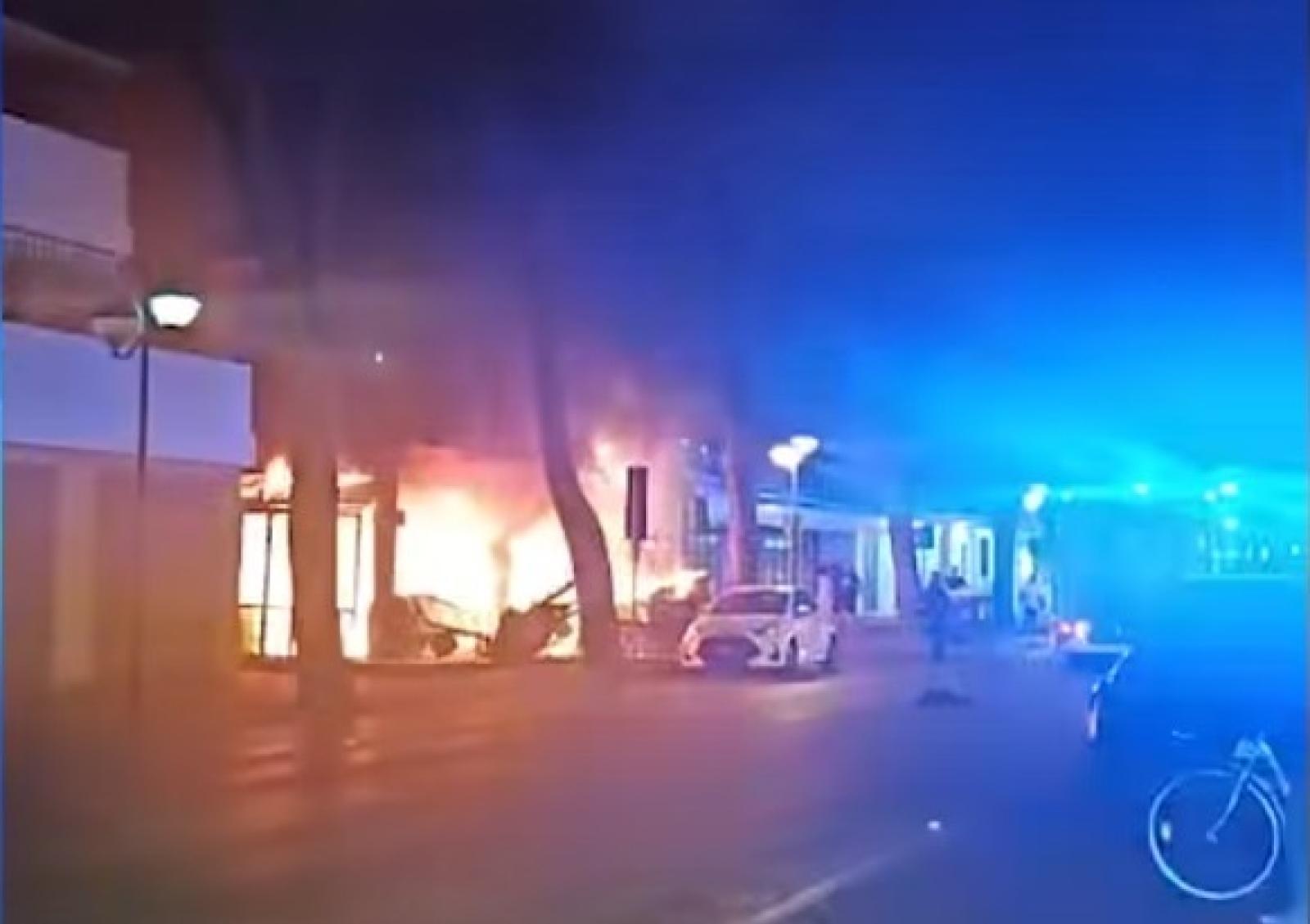 Esplosione a Jesolo: il bar Bea Storia distrutto, lavoratori stagionali in salvo