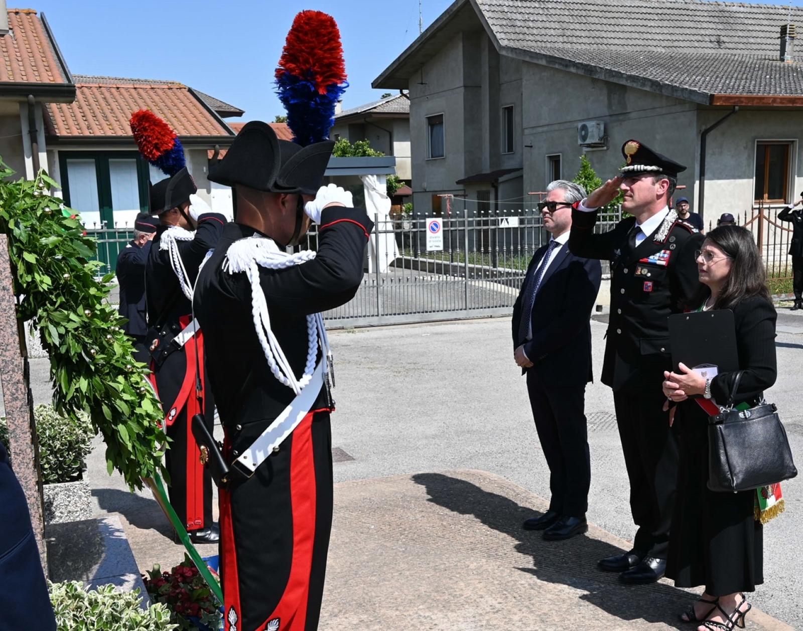 Per l'appuntato che diede la vita