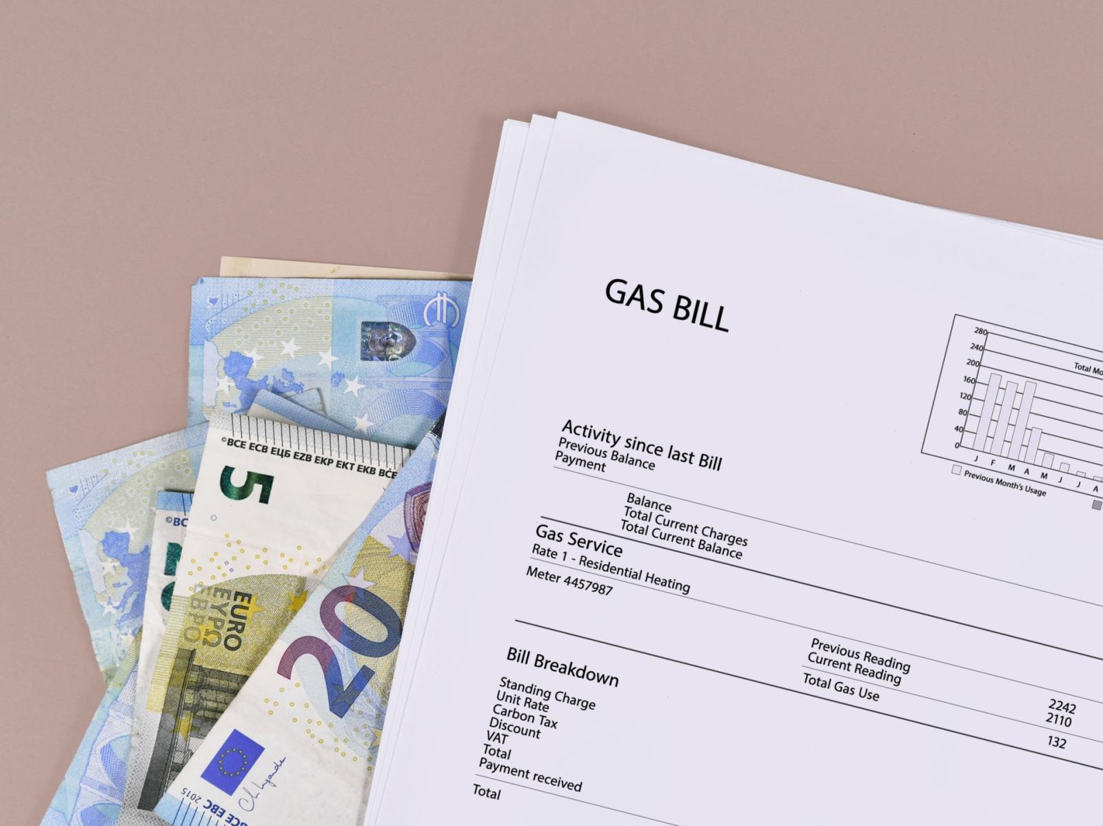 Italia, bollette alle stelle: il peso delle tasse annulla i risparmi energetici