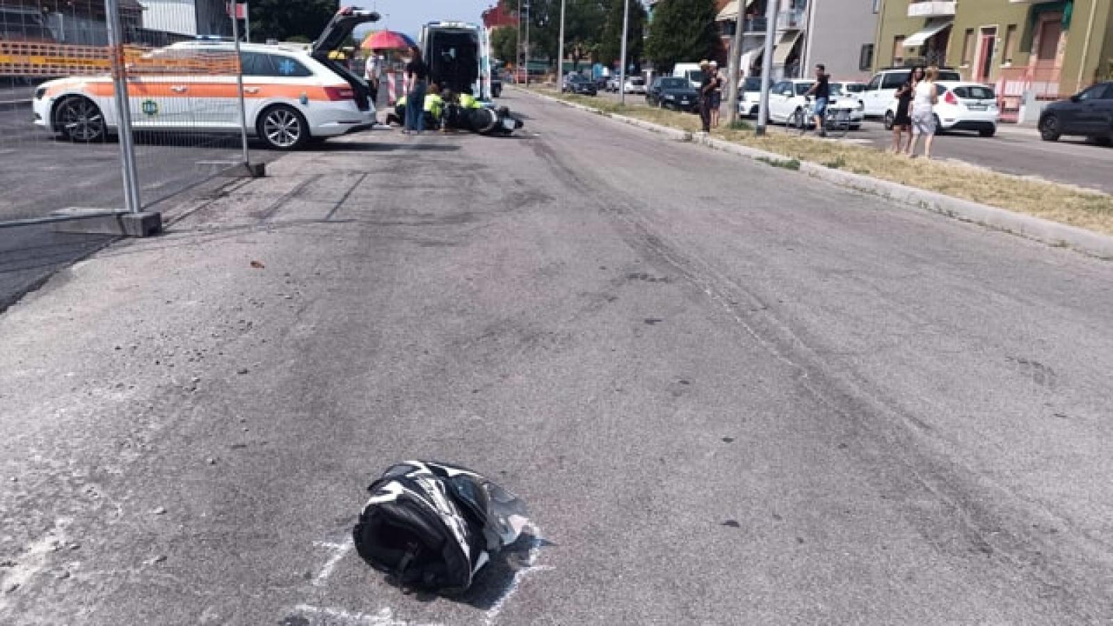 Scontro auto moto, grave un 20enne