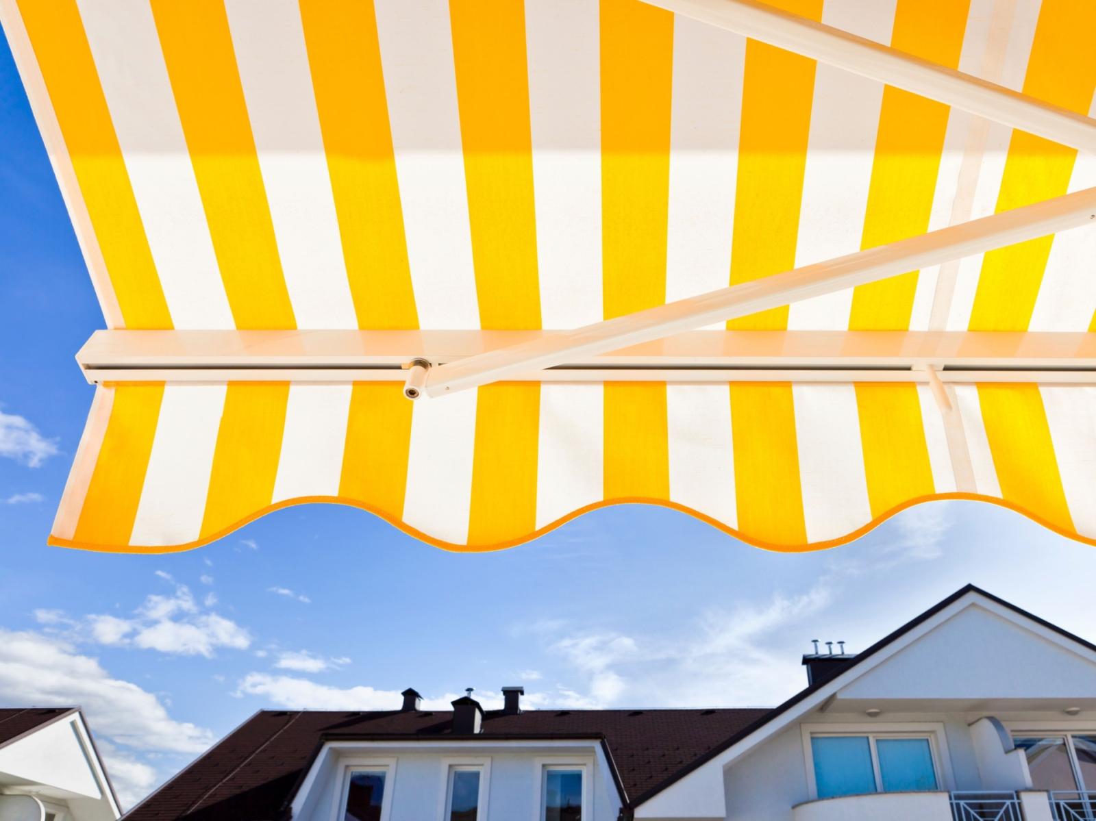 Come scegliere le tende da sole perfette: guida ai colori, materiali e bonus fiscali