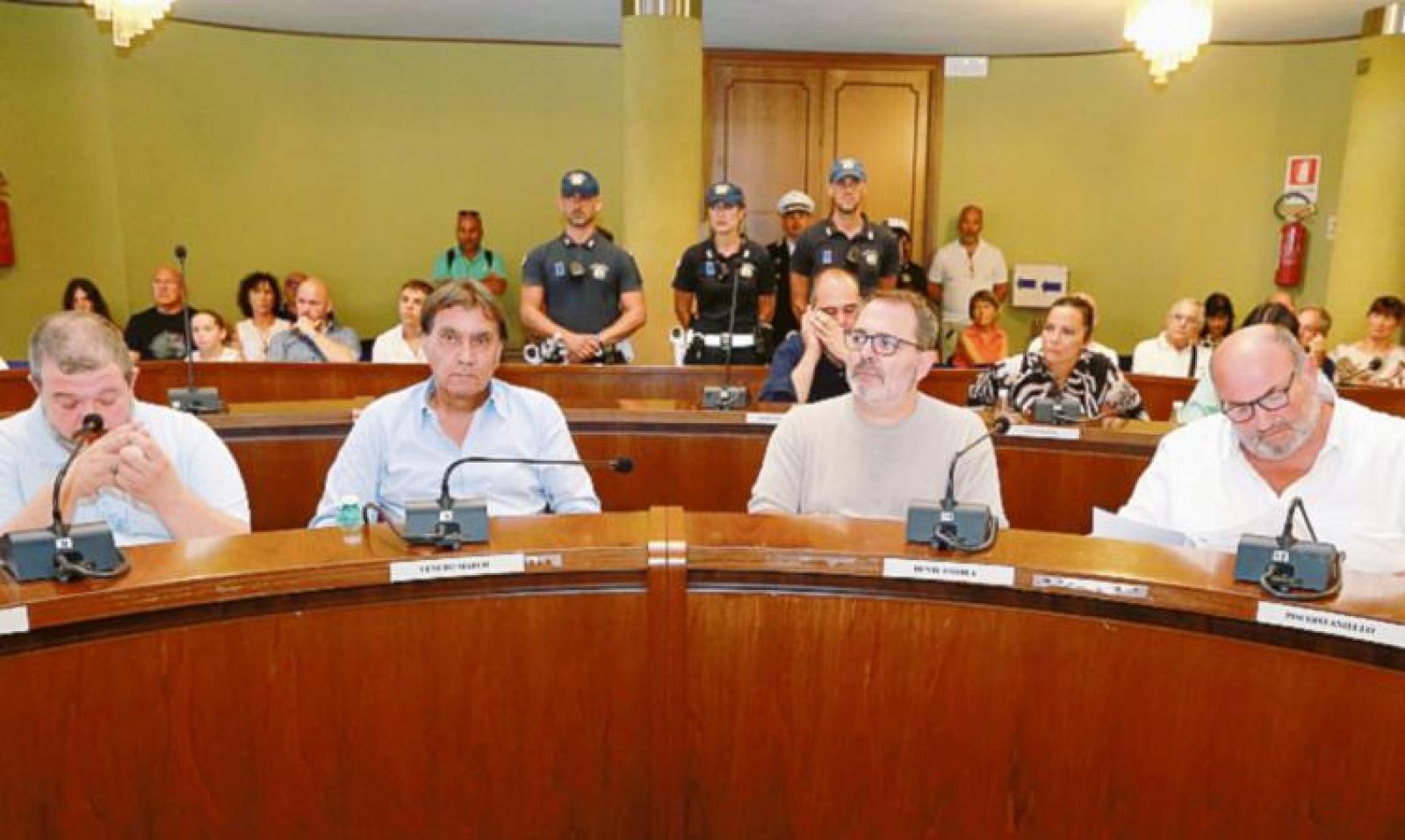 Fratelli, adesso &egrave; muro contro muro