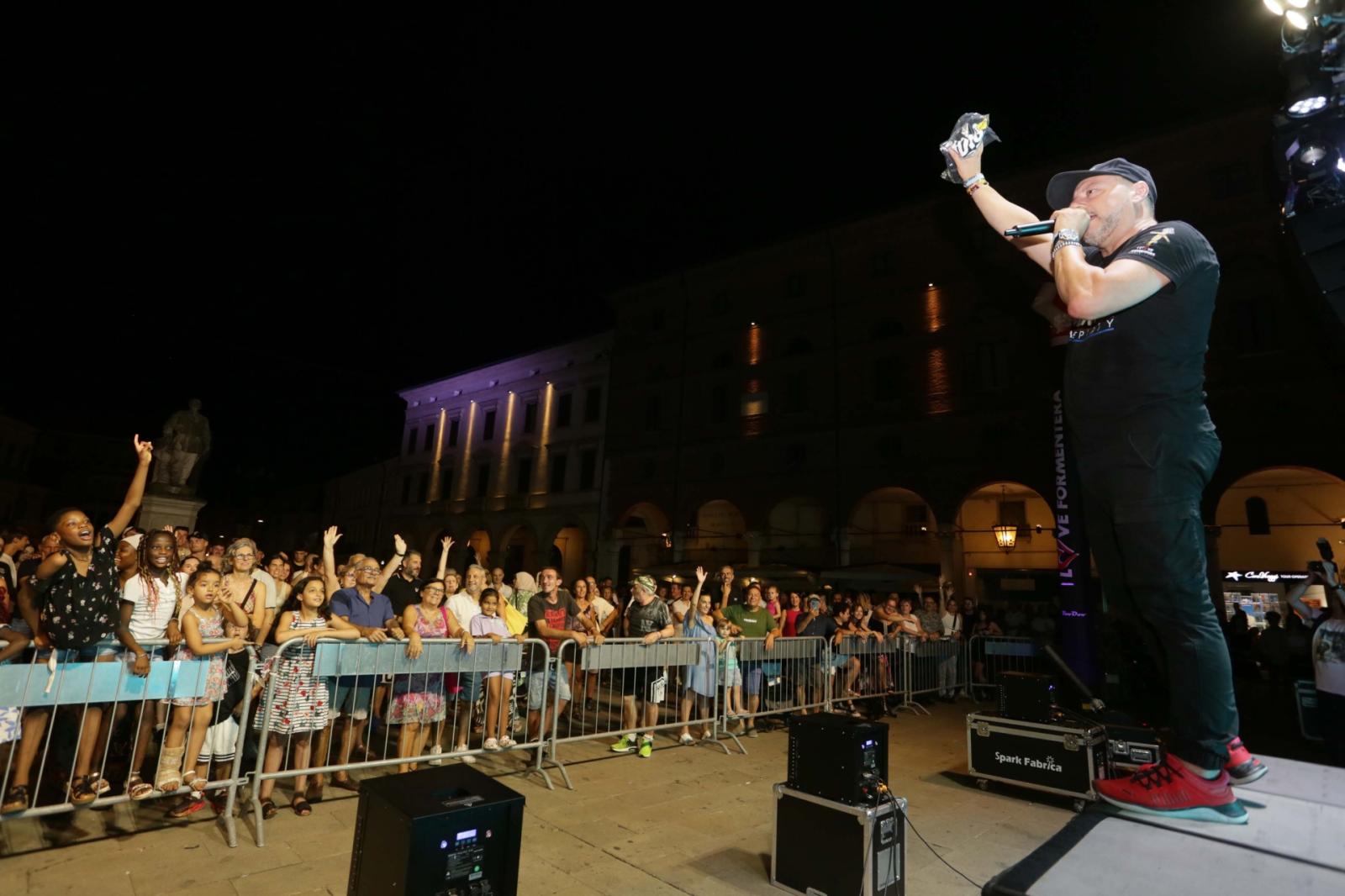"I love Formentera" scatena piazza Vittorio