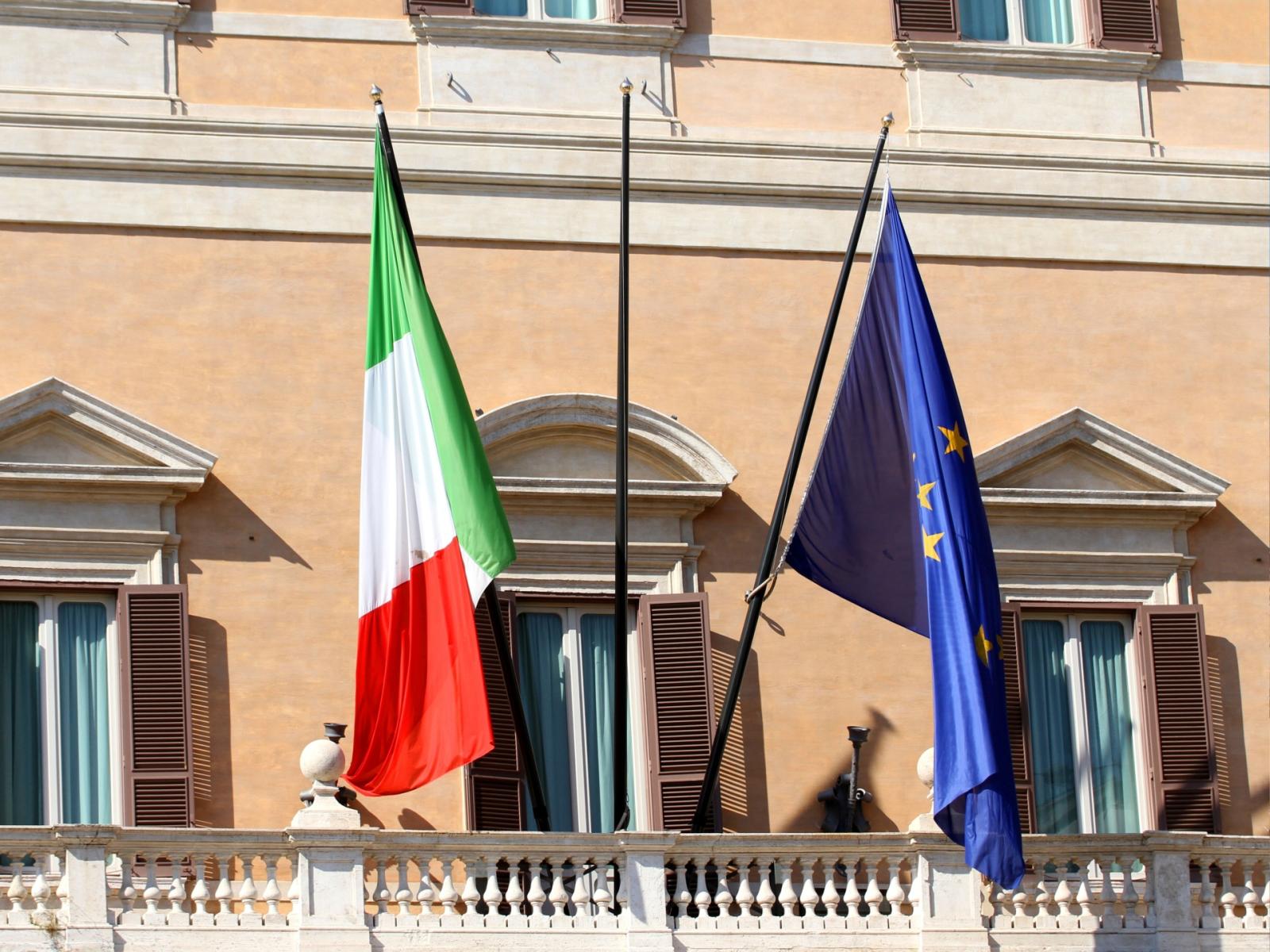 L'intelligenza artificiale entra in Parlamento: i chatbot che rivoluzioneranno la scrittura delle leggi