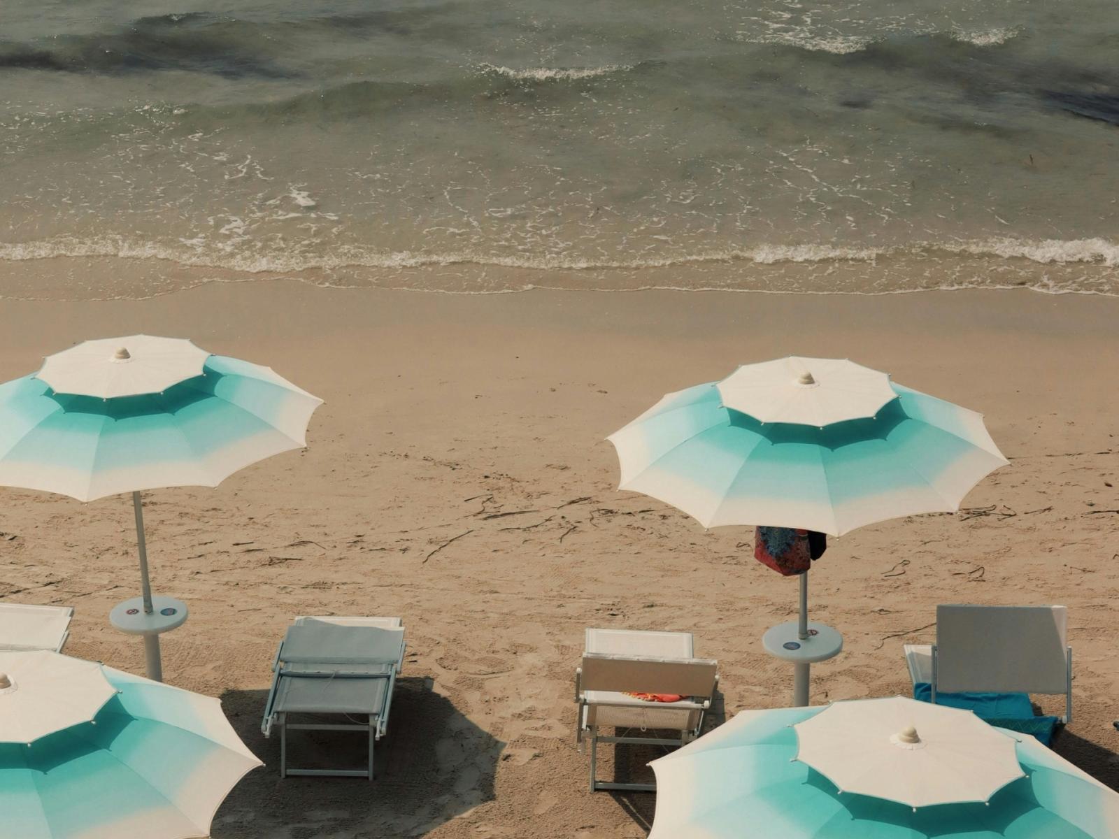 Tragedia sulla spiaggia: 17enne muore sepolto dalla sabbia a Montalto di Castro