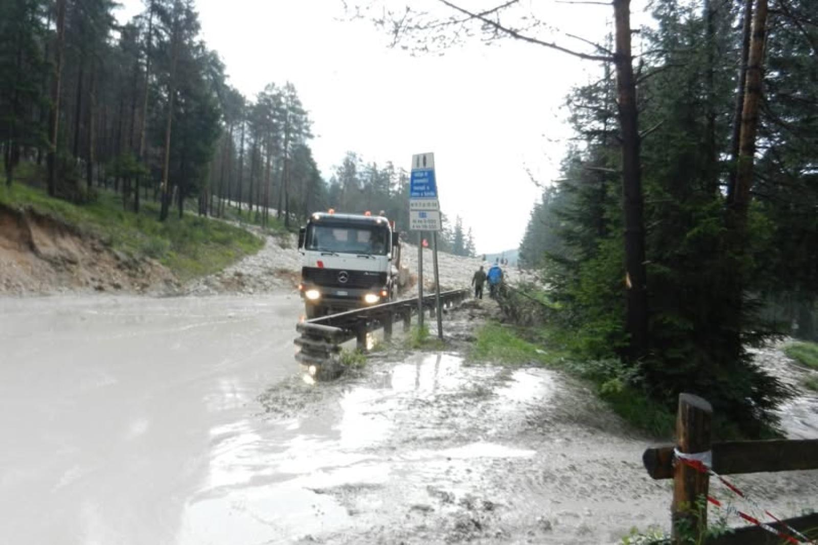 frana a san vito di cadore: la natura si ribella e blocca l'alemagna