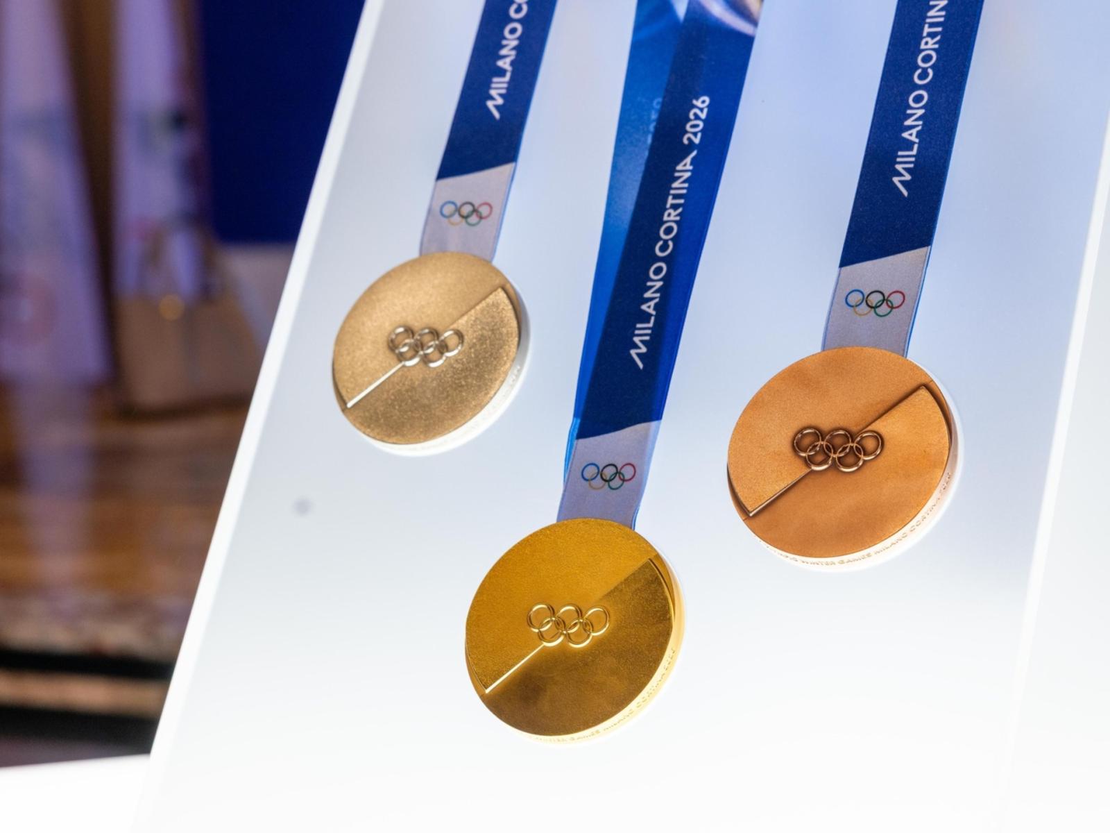 Olimpiadi Milano Cortina 2026: svelate le medaglie, un sogno che diventa realt&agrave;
