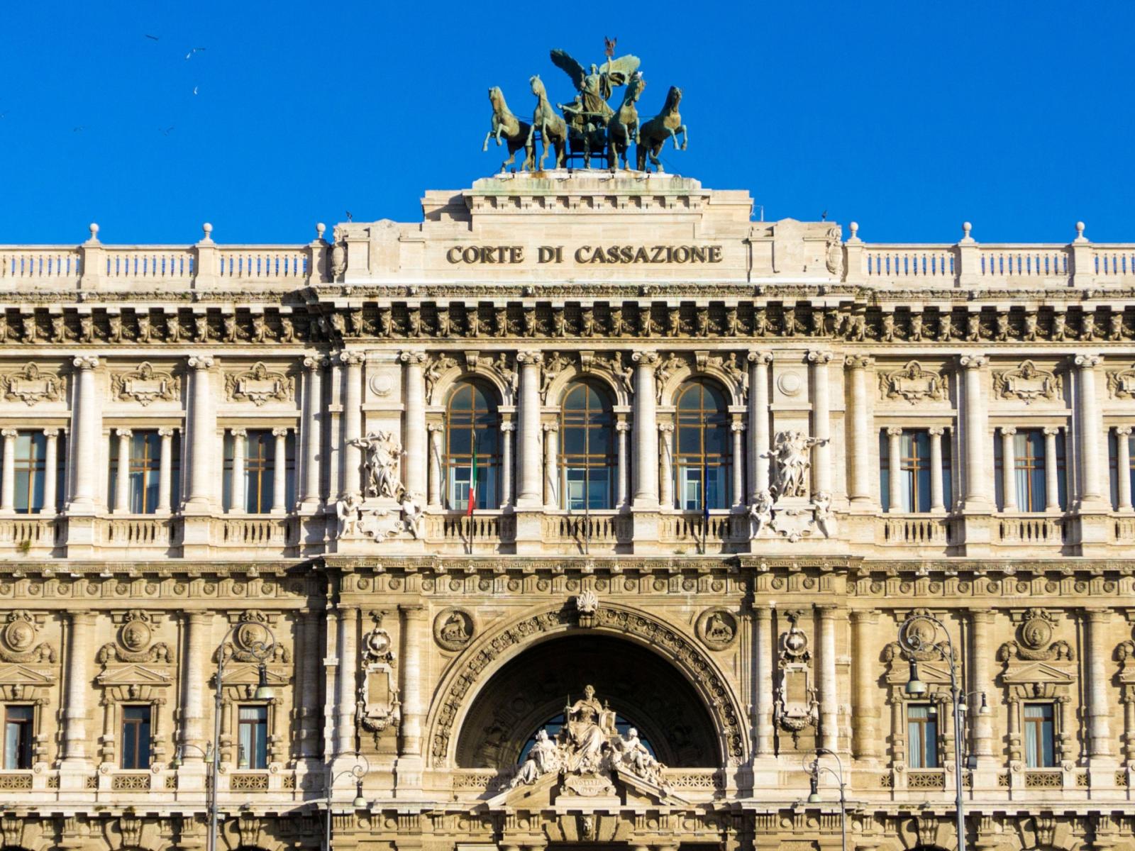 La Cassazione e il diritto alla dignit&agrave;: l'assegno di mantenimento ai padri separati in difficolt&agrave; economiche