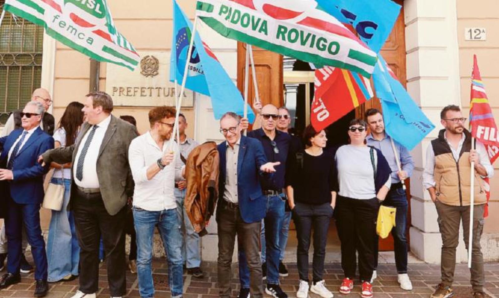 As2, i sindacati entrano nelle aule