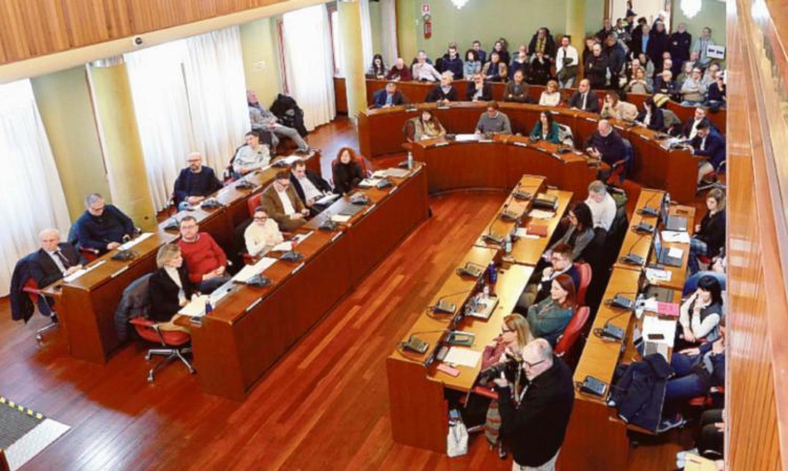 Niente pi&ugrave; soldi per il palasport