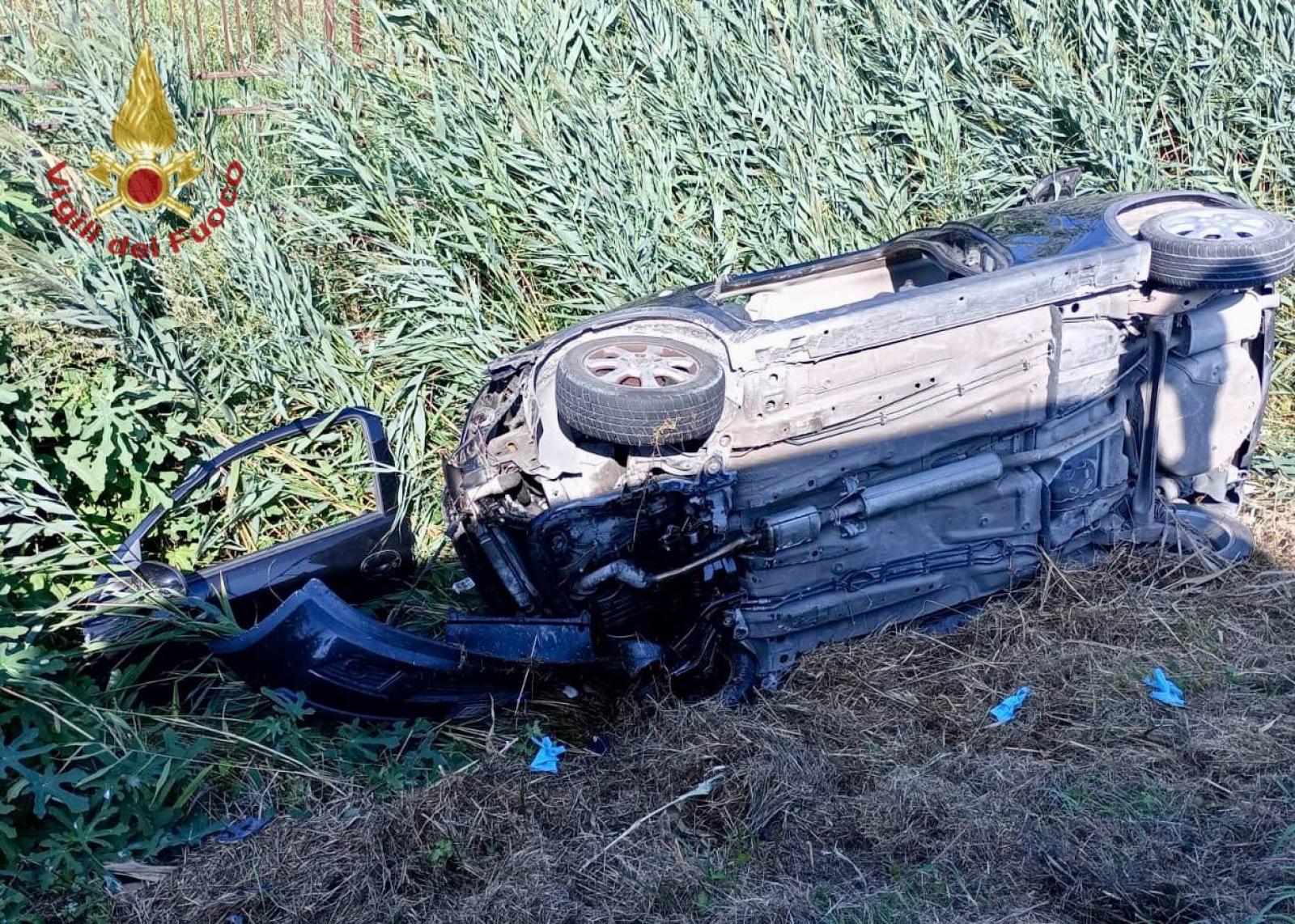 Intrappolati dopo il tremendo frontale