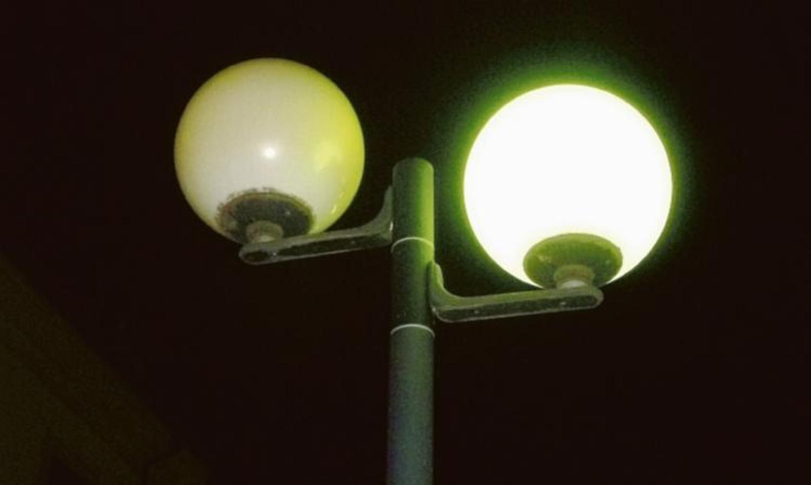 Sei lampioni a energia solare