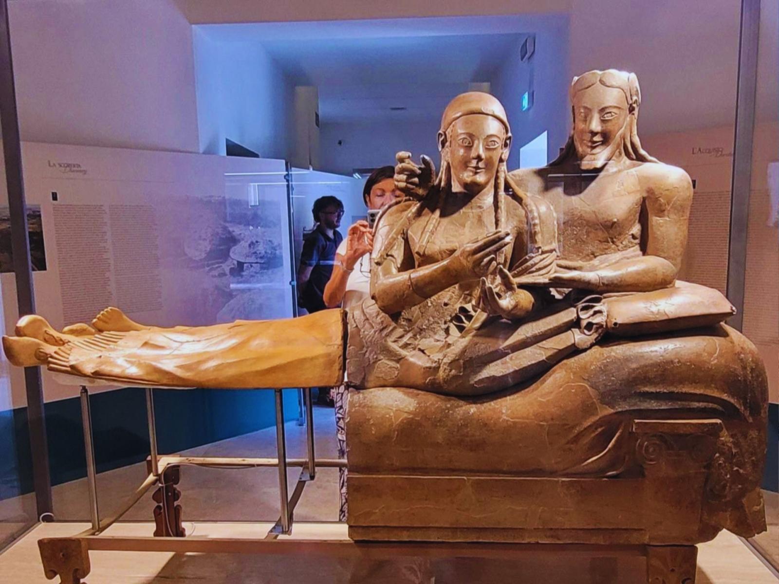 Il restauro del Sarcofago degli Sposi: un viaggio nel tempo al Museo Nazionale Etrusco di Roma