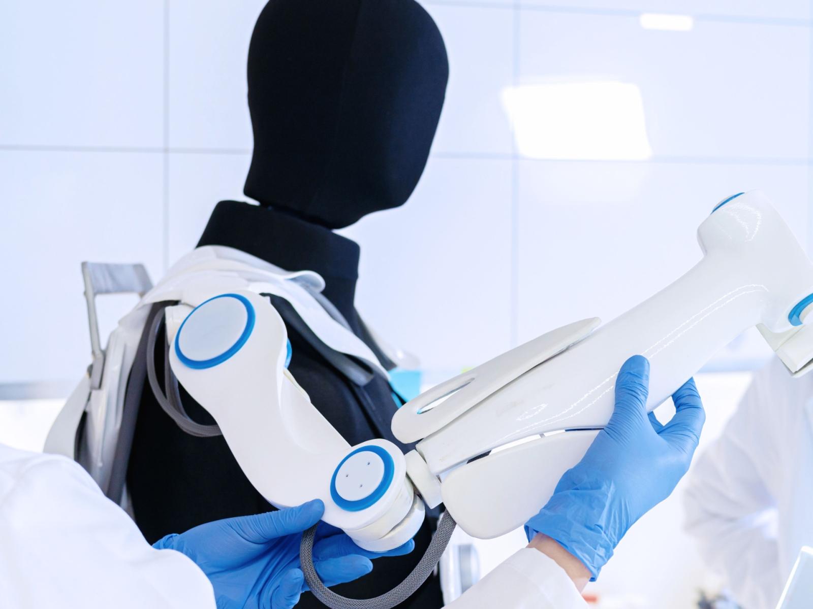 Esoscheletri robotici: la rivoluzione della mobilit&agrave; e del lavoro pesante