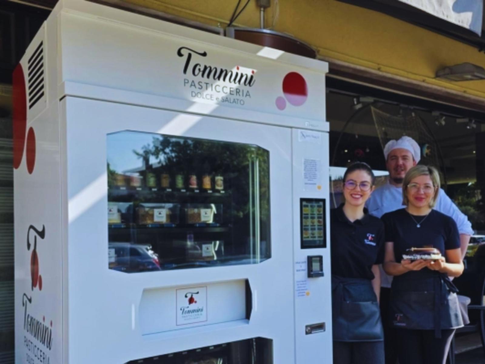Vicenza rivoluziona il dolce: il primo distributore automatico di torte attivo 24 ore su 24