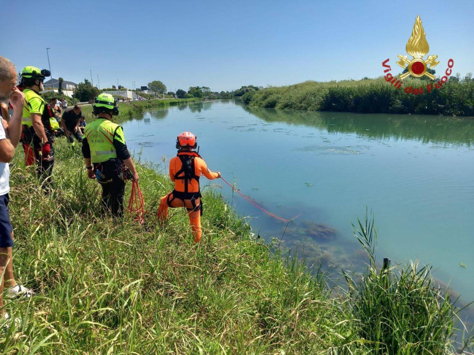 auto nel Sile a Jesolo: bimbo di 6 anni intrappolato, mobilitazione immediata dei soccorsi