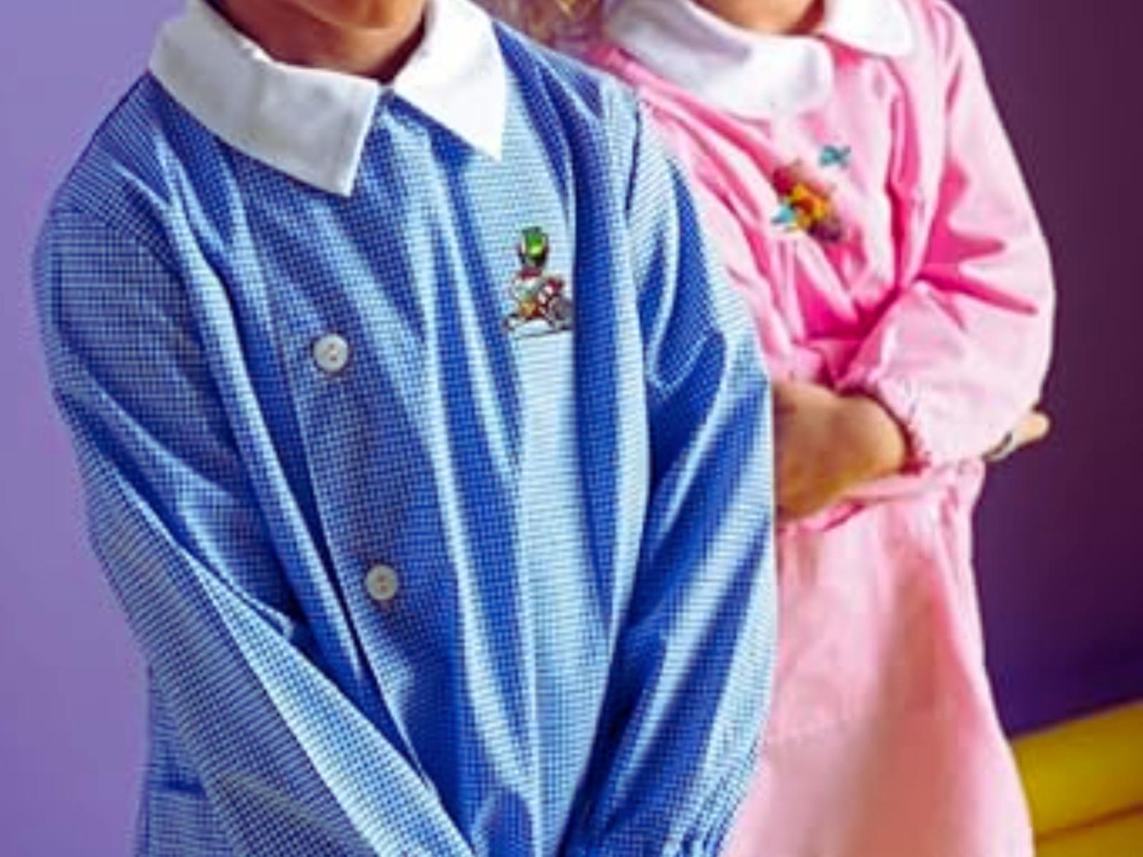 Grembiuli colorati all&rsquo;infanzia di Torrita di Siena, tra inclusione e polemica politica