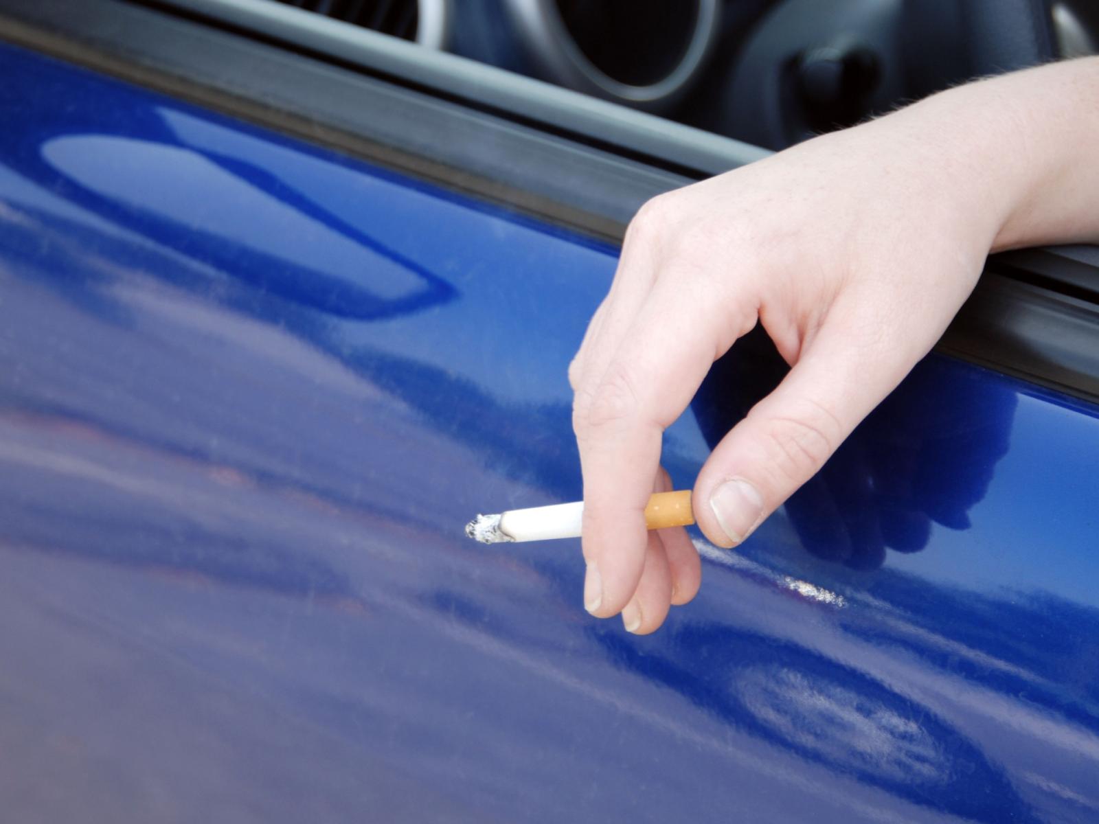 telecamere e multe salate: cosa cambia se getti rifiuti dall&rsquo;auto con il nuovo decreto