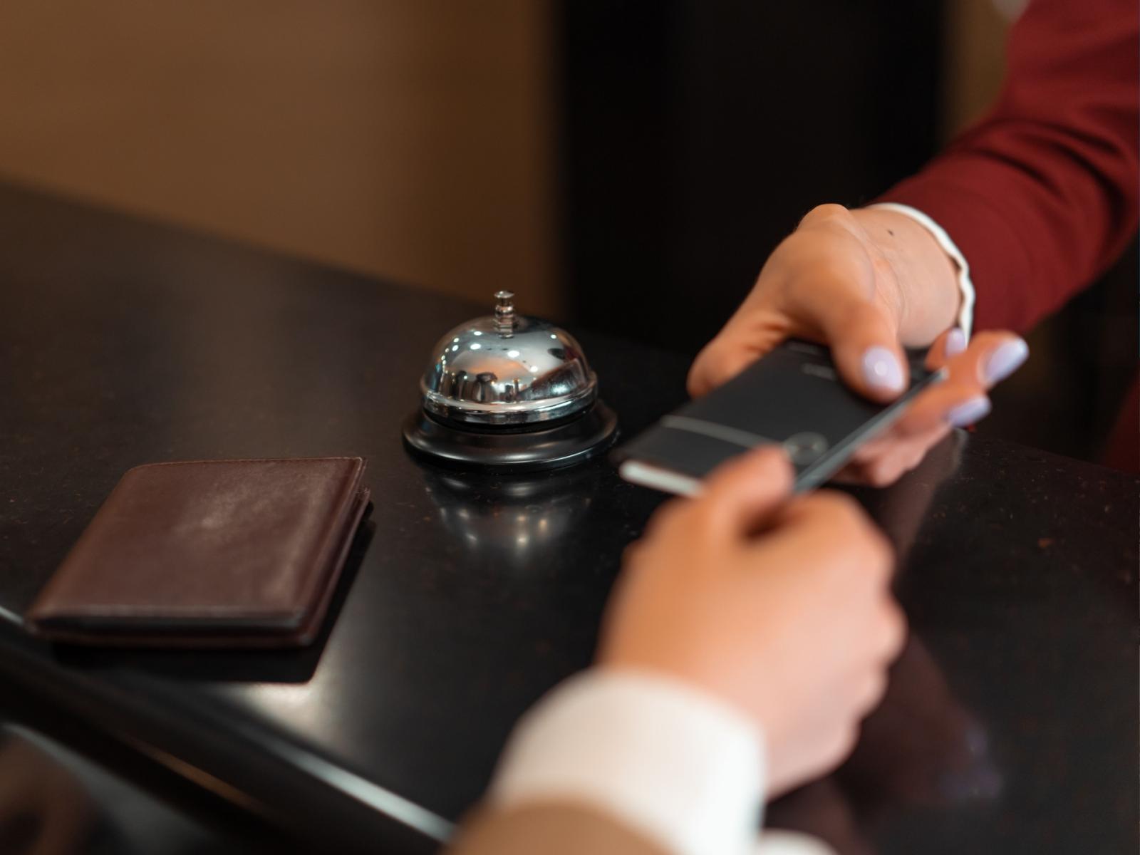 Hacker rivendono 70mila documenti rubati agli hotel italiani: le tracce di 'mydocs' dal Veneto alle Baleari