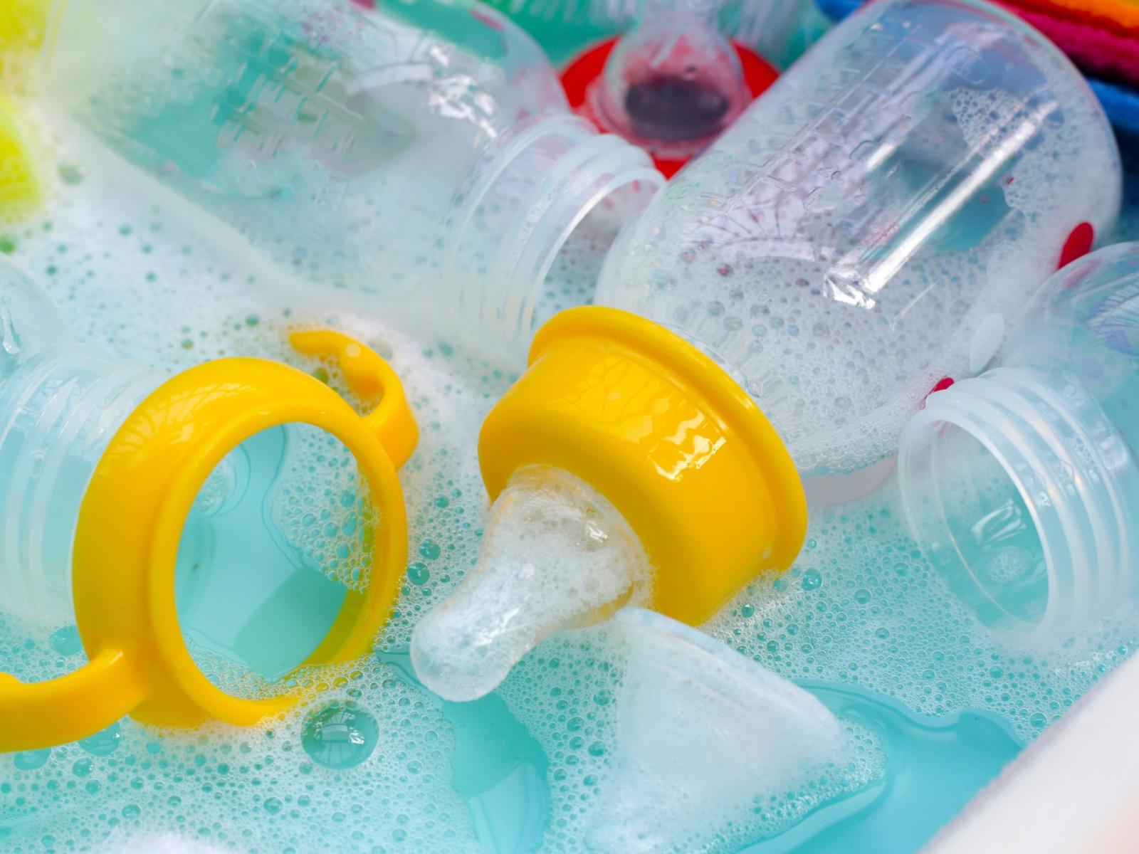 neonati morti a Bolzano, Serratia nel dispenser del detergente: le ipotesi e i passi dell&rsquo;inchiesta