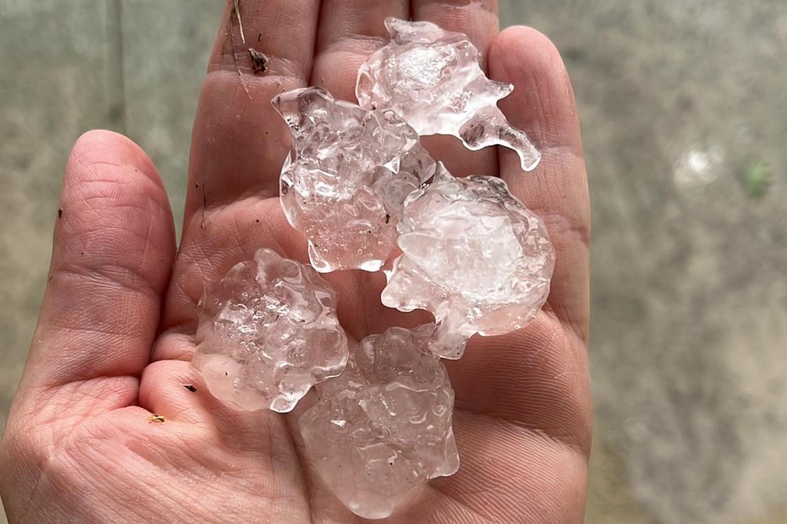 Pioggia, allagamenti e grandine