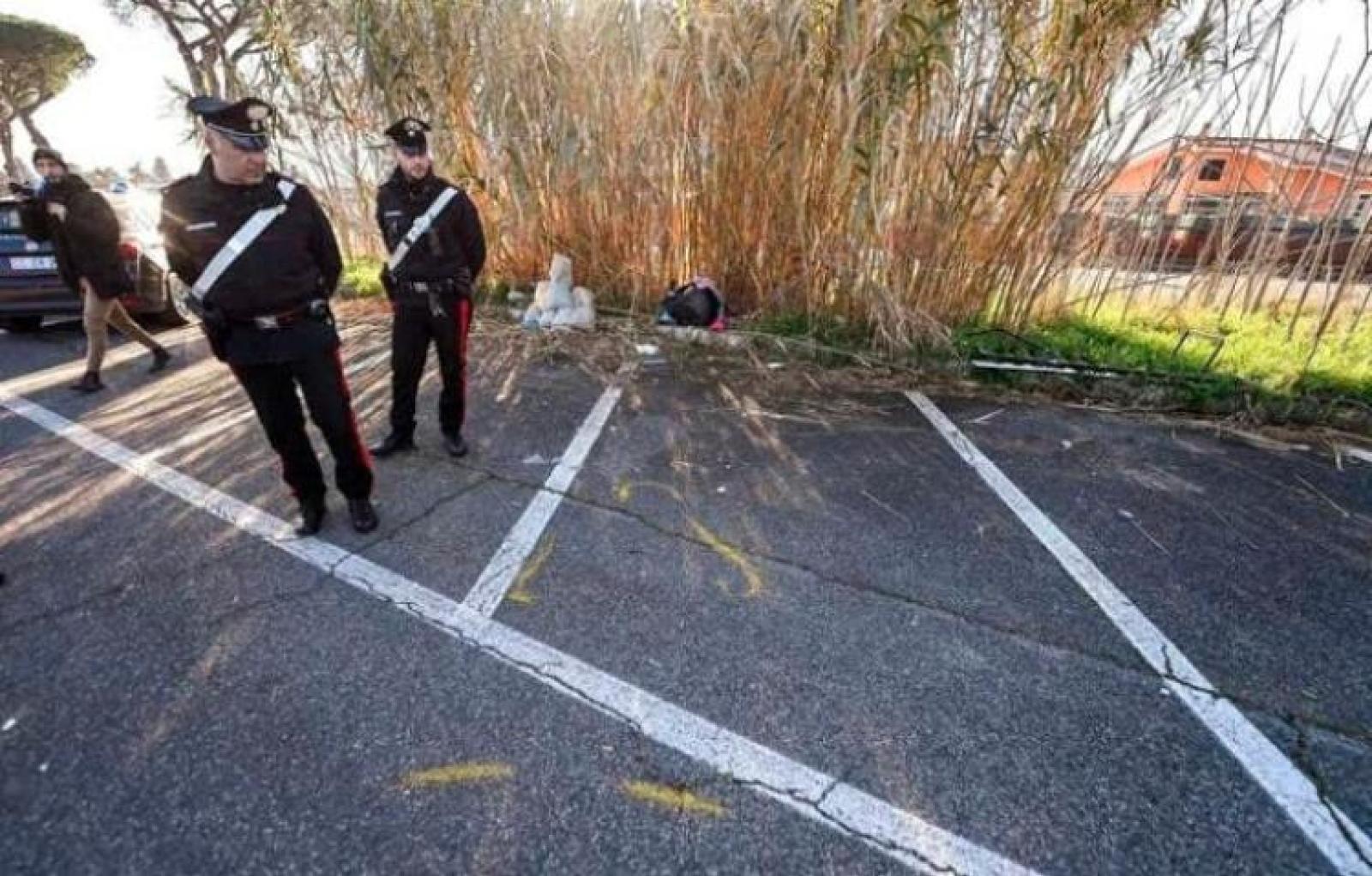 Prof accoltellato in centro, fermato un 30enne