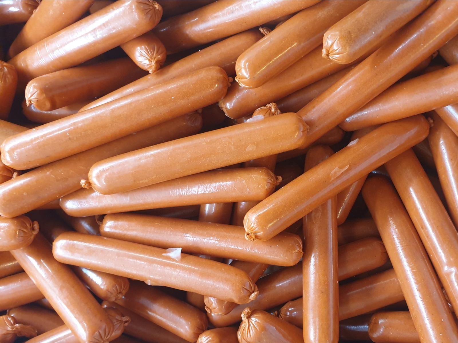 Wurstel sospetti a Nicotera, 60 turisti con sintomi: ristorante chiuso e cinque ricoveri